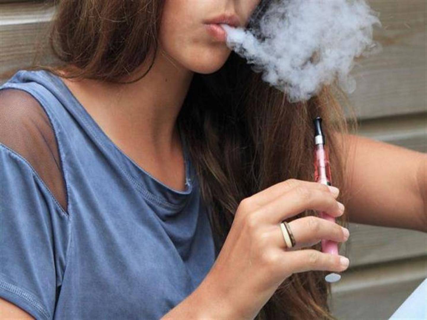 استبدال السجائر التقليدية بالتدخين الإلكتروني لا يحمي الشرايين