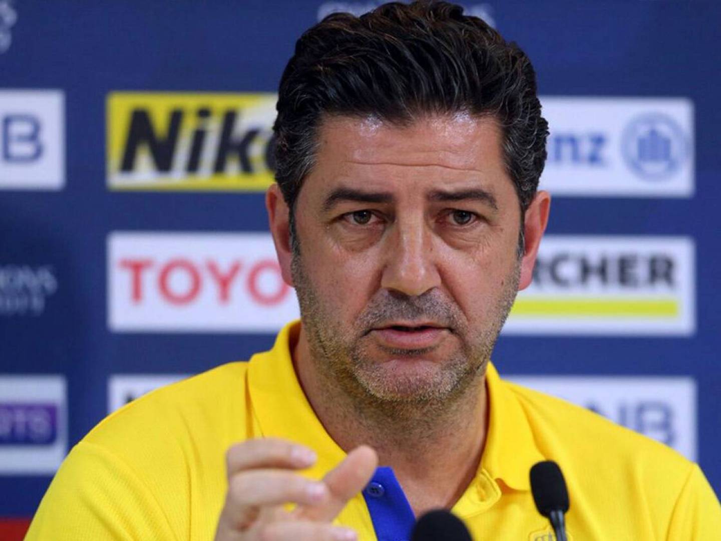 إقالة مدرب النصر السعودي روي فيتوريا 