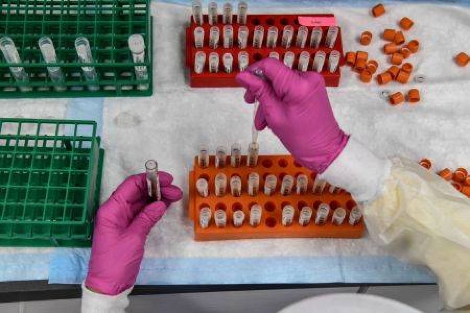 المملكة المتحدة تسمح بخلط ومطابقة لقاحات فيروس كورونا 