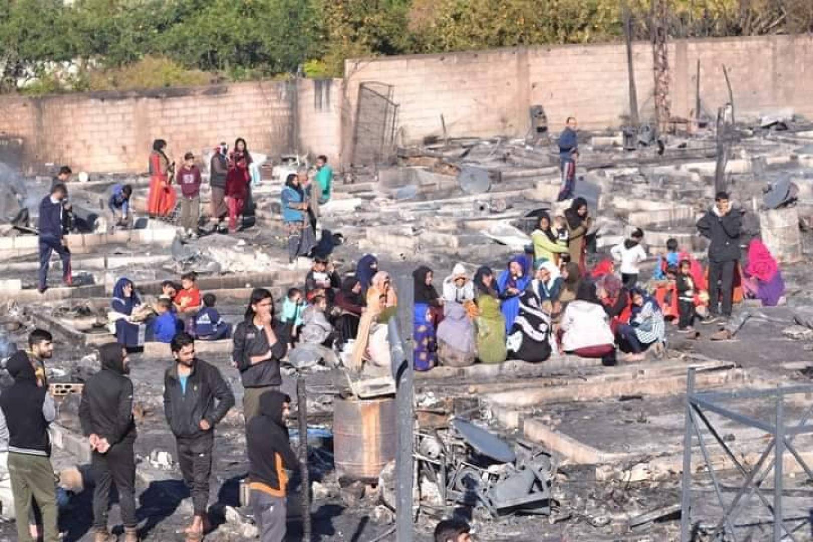 حركة أمل تدين وتستنكر حرق مخيم اللاجئين السوريين في قضاء منية