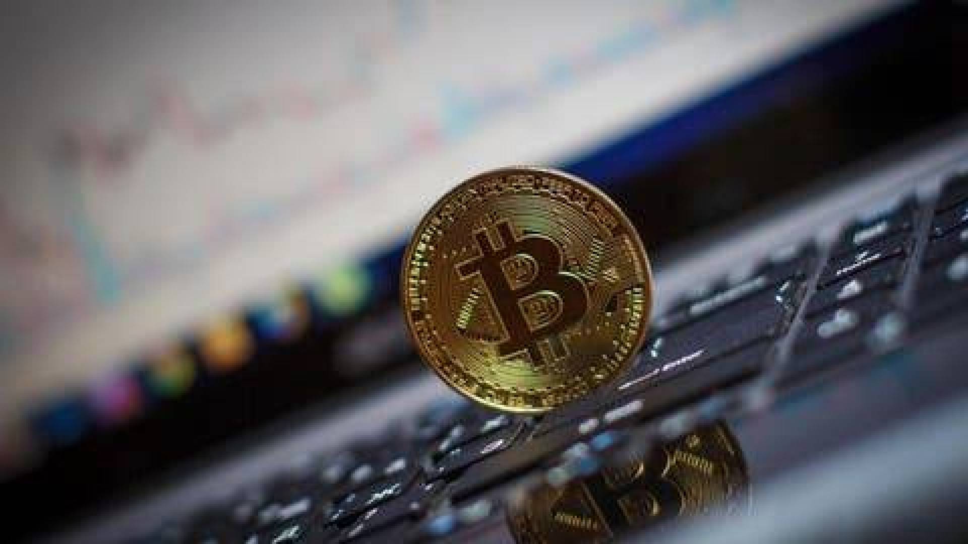 عملة البتكوين تخترق سقف الـ30 ألف دولار خلال العام الجديد