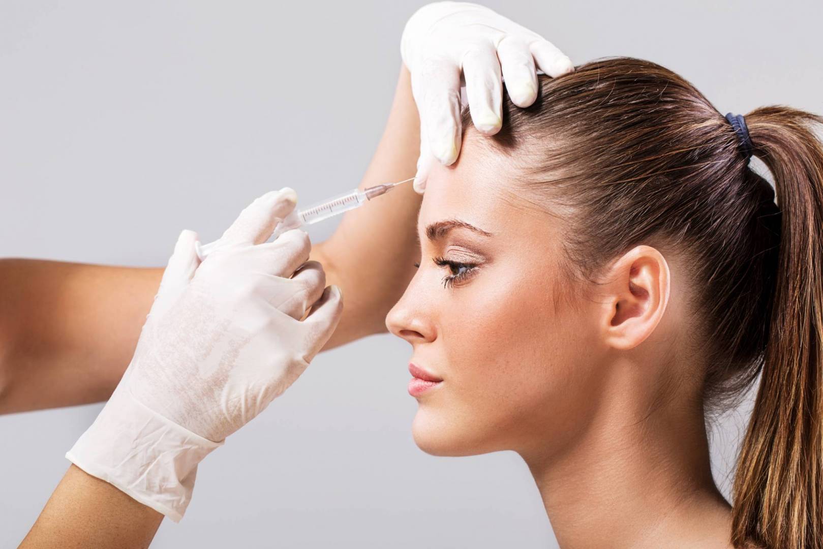 تحدث مضعفات خطيرة.. احذروا من القيام بالحقن التجميلية والبوتوكس بنفسك