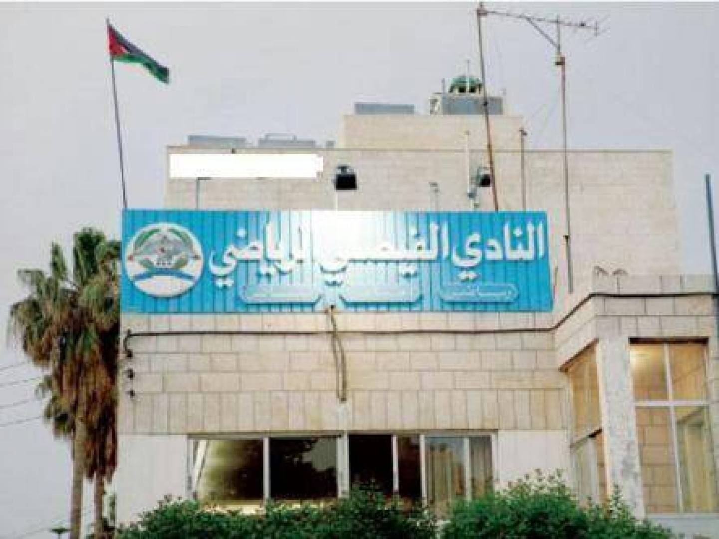 مقر النادي الفيصلي يتعرض لهجموم من قبل ملثمين