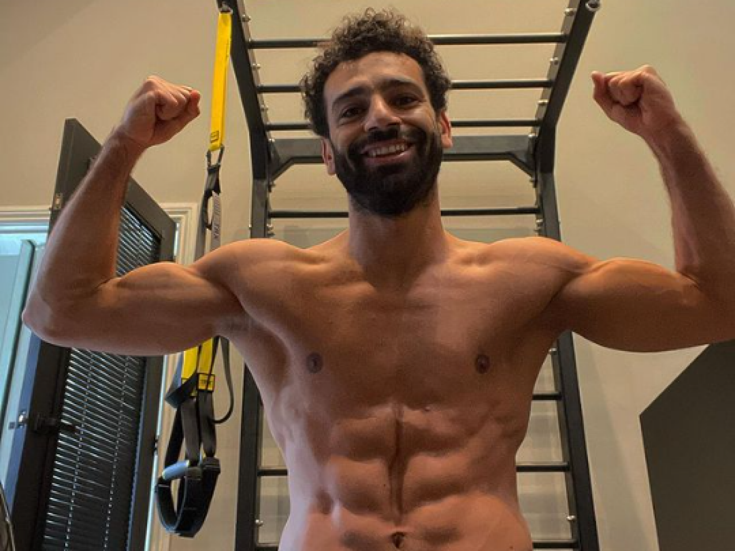 النجم محمد صلاح داخل صالة الجيم