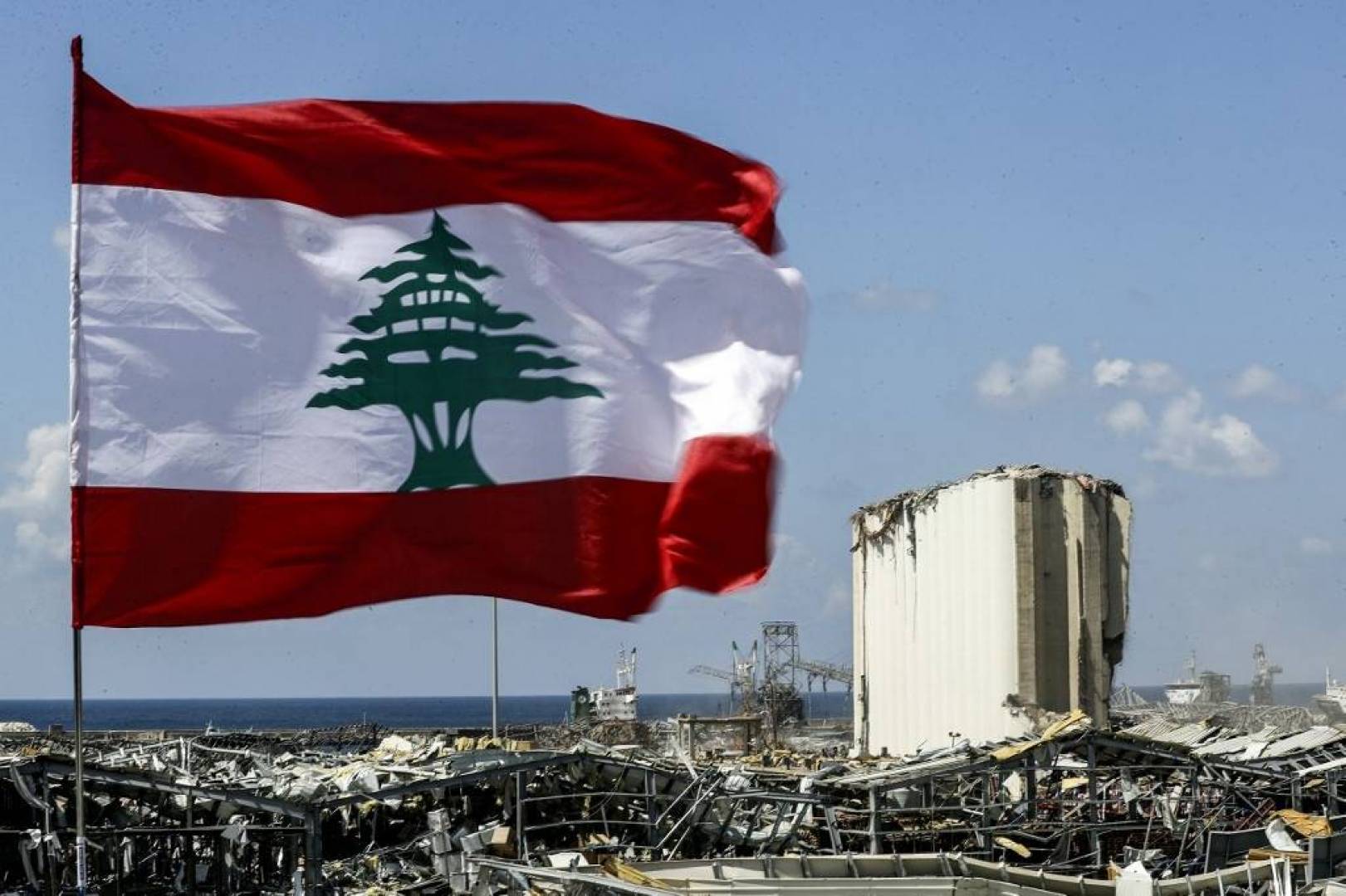 لبنان ينتظر إعانات إعادة الإعمار لمرفأ بيروت وهبات الحكومة شيك بلا رصيد