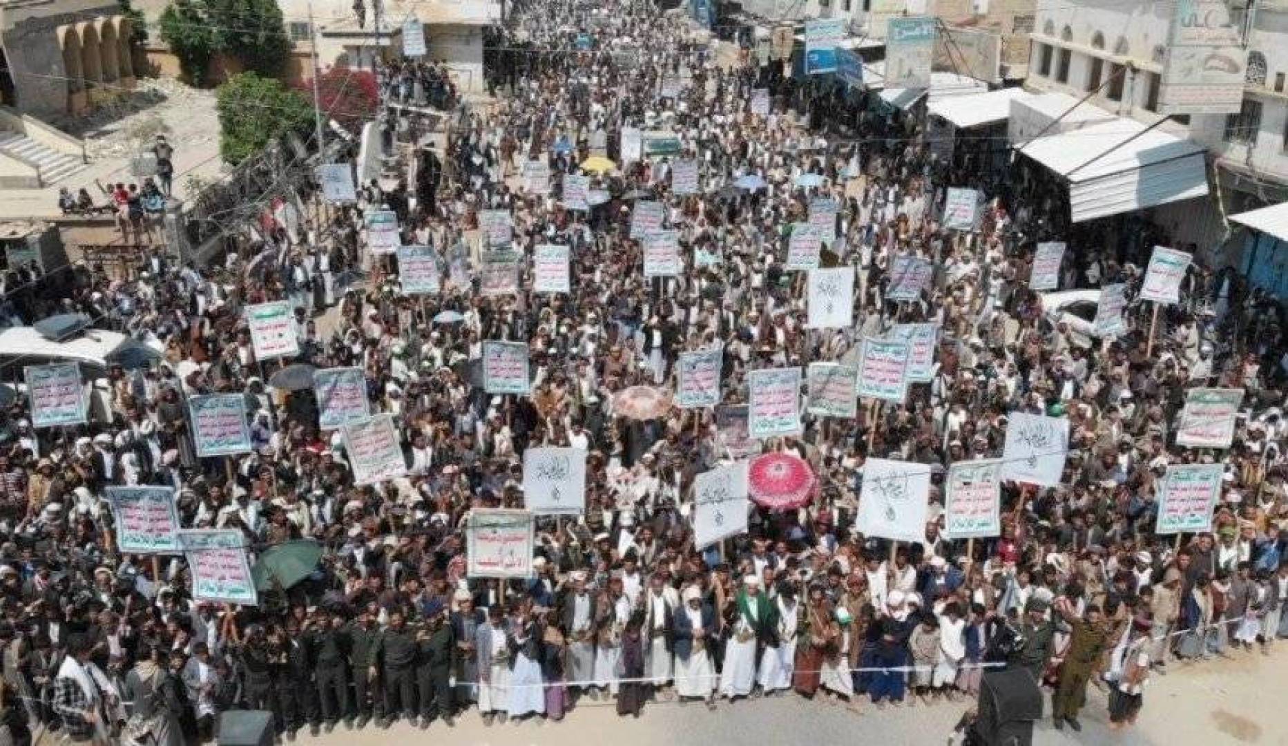 للمطالبة بوقف العدوان.. مسيرات حاشدة في اليمن وتضامن نشطاء في دول أخرى