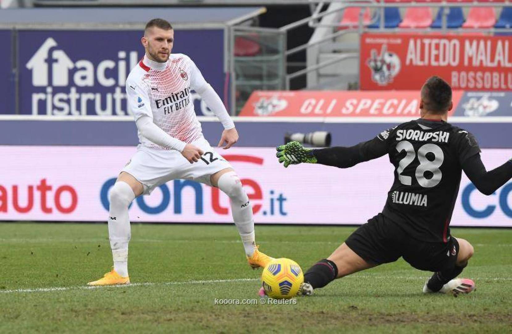 بالفيديو ميلان يفوز ويتصدر الدوري الإيطالي الممتاز لكرة القدم 