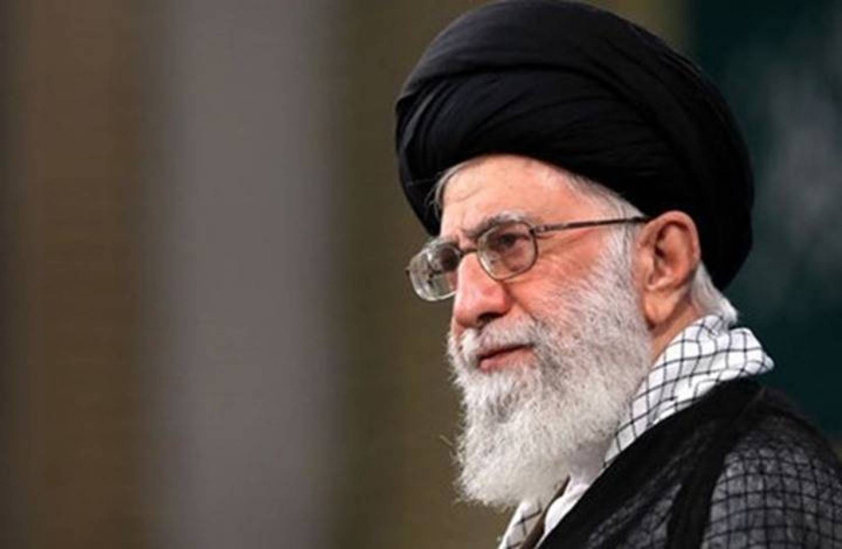 لأول مرة بعد تفشي وباء كورونا.. المرشد الإيراني آيه الله علي خامنئي يكسر حجره المنزلي