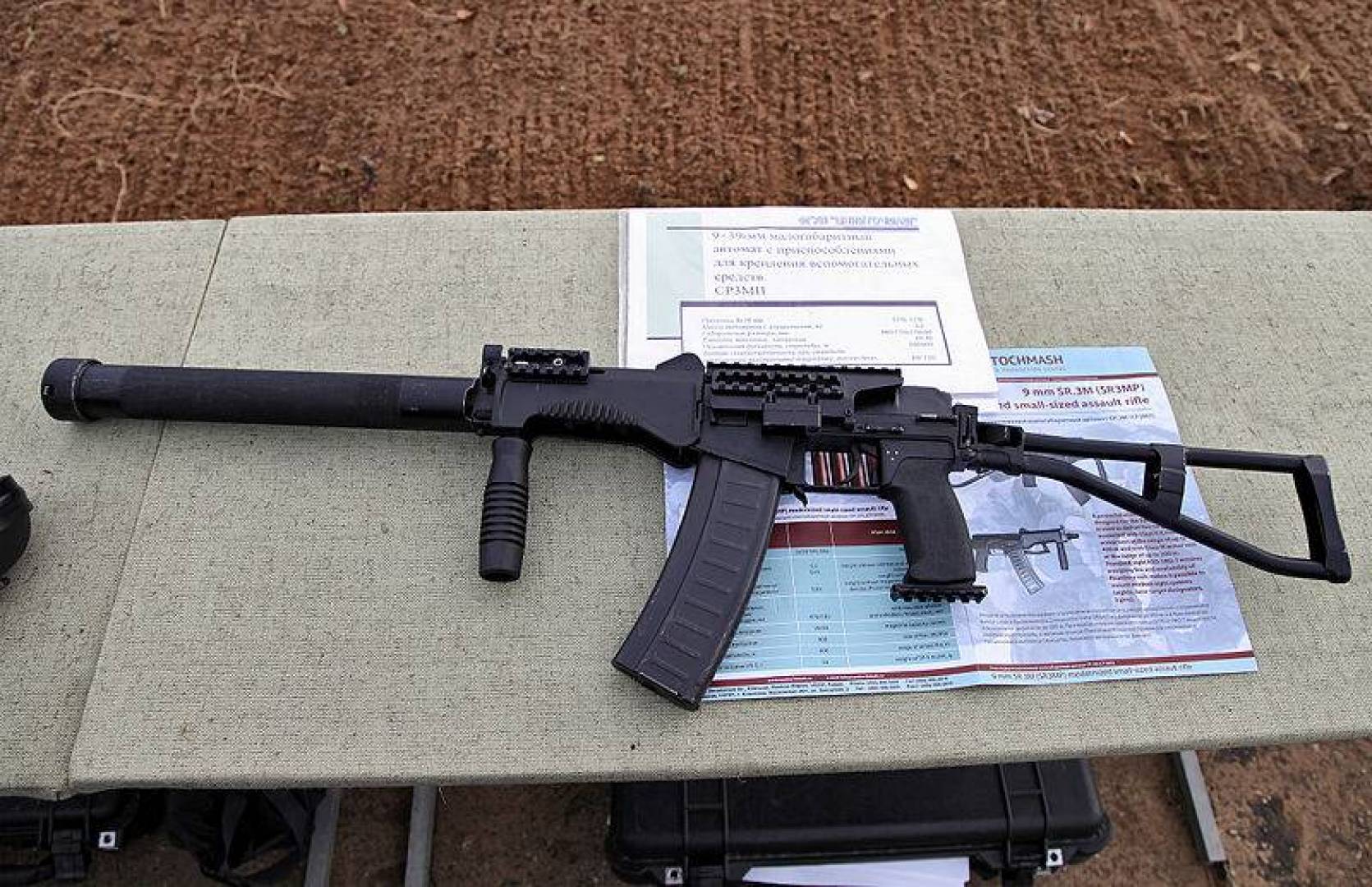 البندقية الهجومية الروسية الصغيرة الملقبة بالزوبعة SR-3 Vikhr