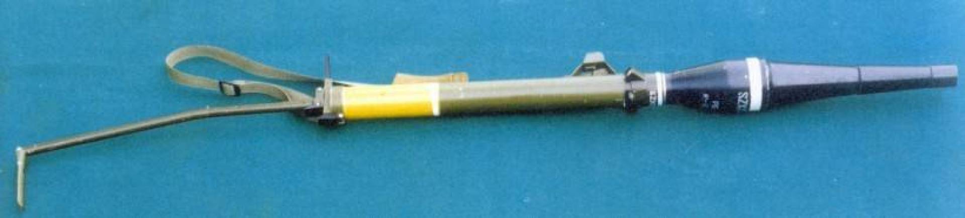 قاذفة القنابل البولندية المضادة للدبابات RPG-76 Komar
