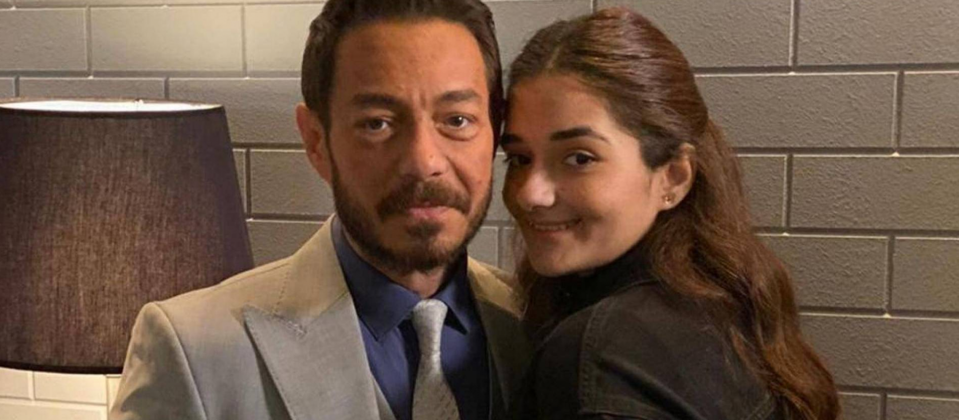 ملك أحمد زاهر برفقة والدها في فيلم الفارس