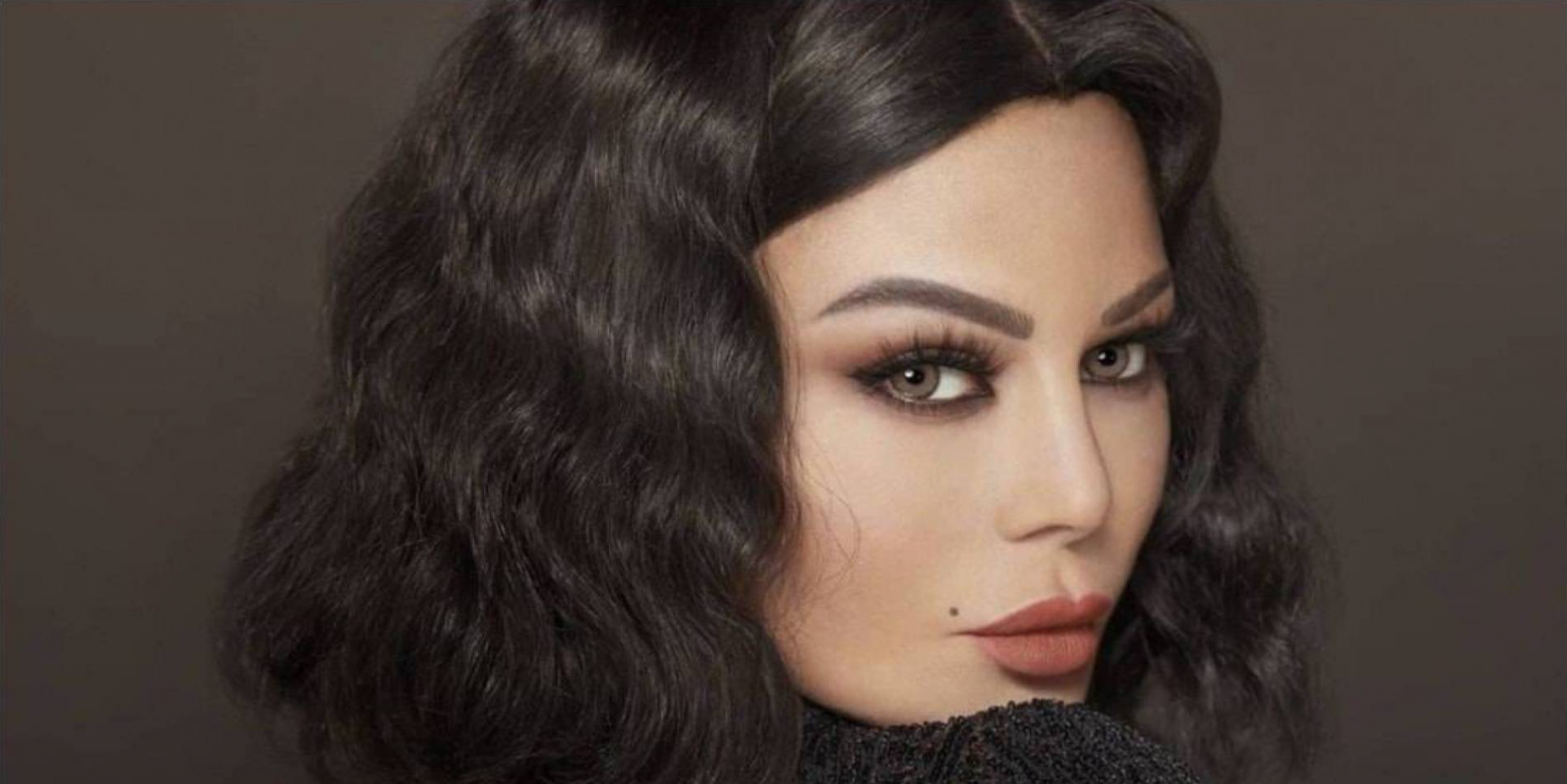 هيفاء وهبي  تستعرض مهارتها بـ القيادة