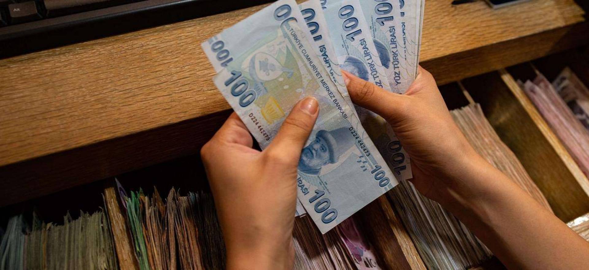 ارتفاع الليرة التركية مقابل الدولار سيكون محدودا بسبب خطط البنك المركزي التركي