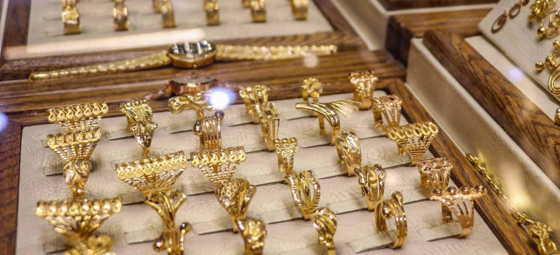طالع سعر الذهب في سوريا اليوم 06-02-2021  وسعر المبيع والشراء بالليرة السورية  