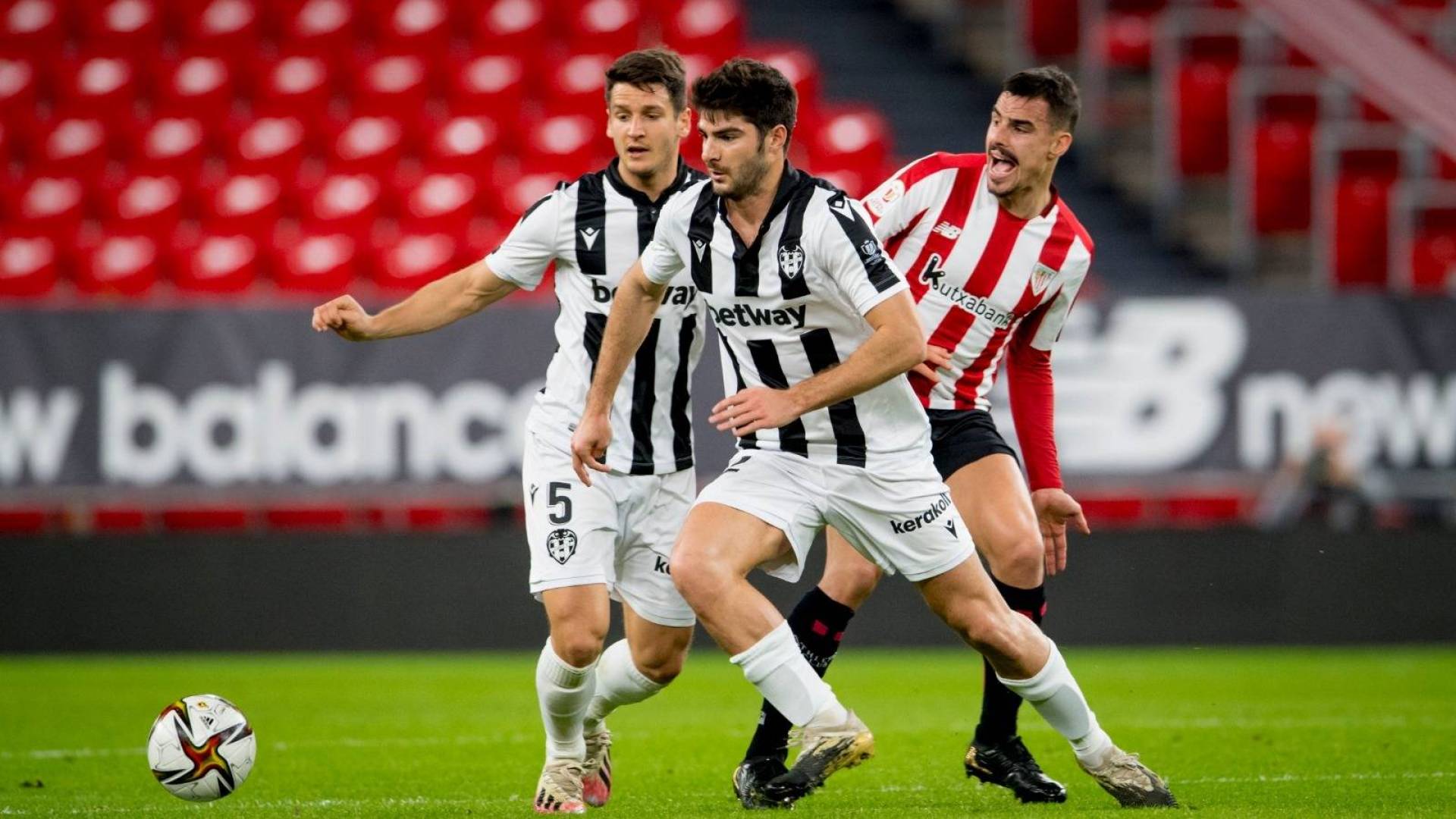 أتلتيك بيلباو يتعادل مع ضيفه ليفانتي في نصف نهائي كأس ملك إسبانيا 