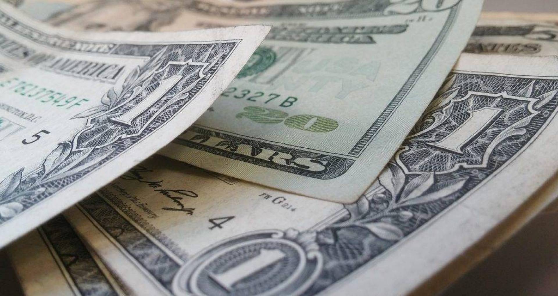 طالع الأن سعر الدولار في اليمن اليوم 07-02-2021  سعر المبيع والشراء في السوق السوداء