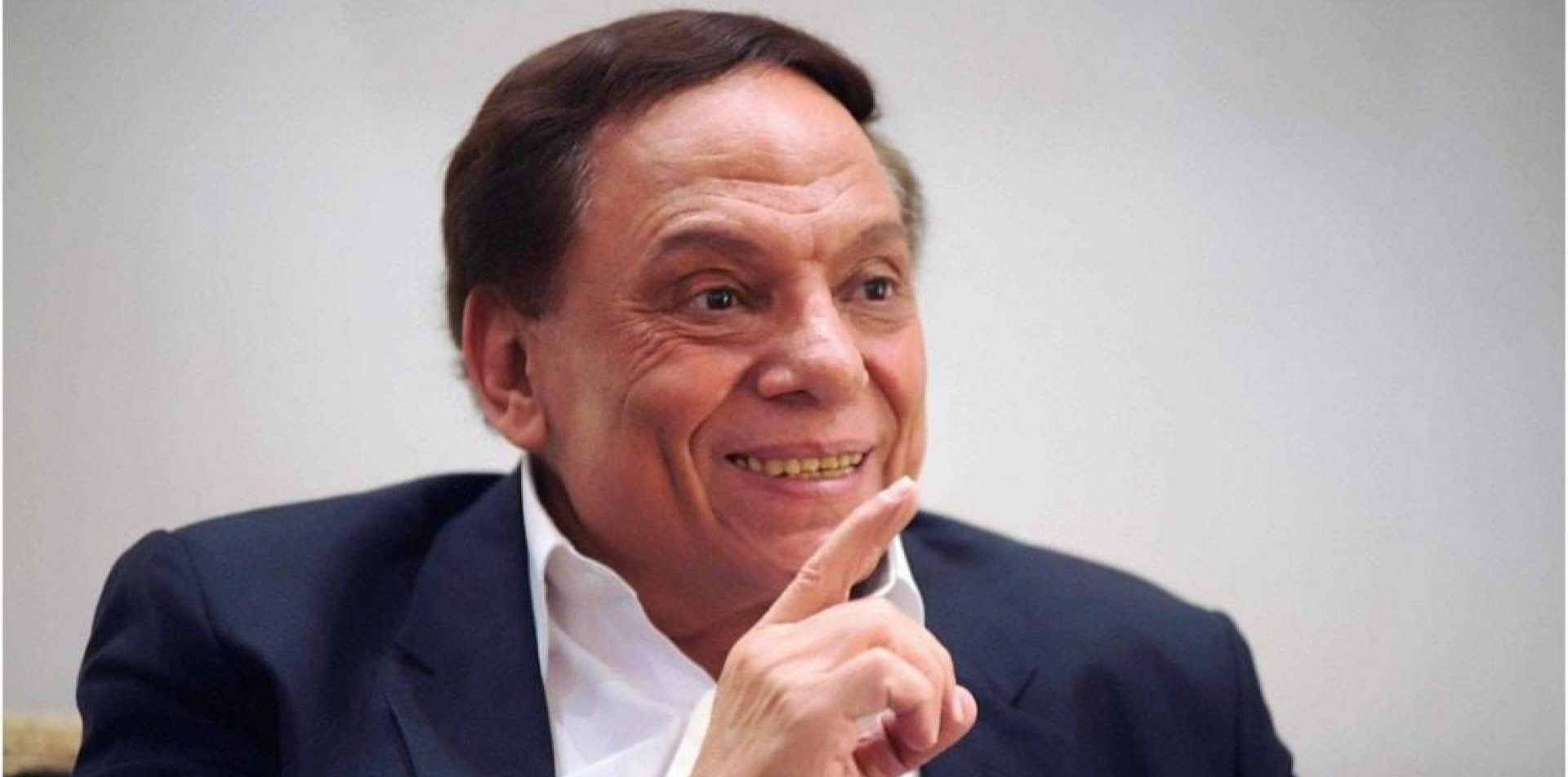 فتاة صينية تبدي إعجابها بـ عادل إمام وتتقمص شخصيته في مسرحية شاهد ما شفش حاجة