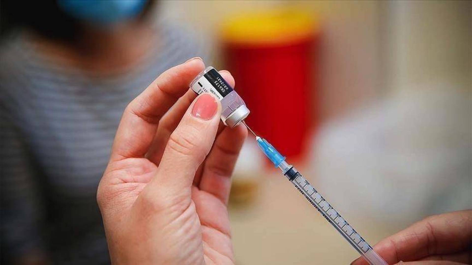 لبنان يعلن بدء عملية التطعيم ضد فيروس 