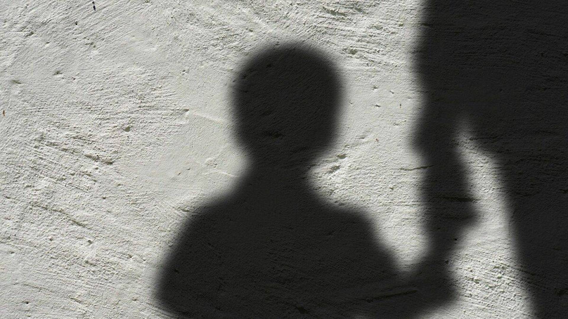 علماء يكشفون السبب الكامن وراء الانجذاب الجنسي للأطفال 