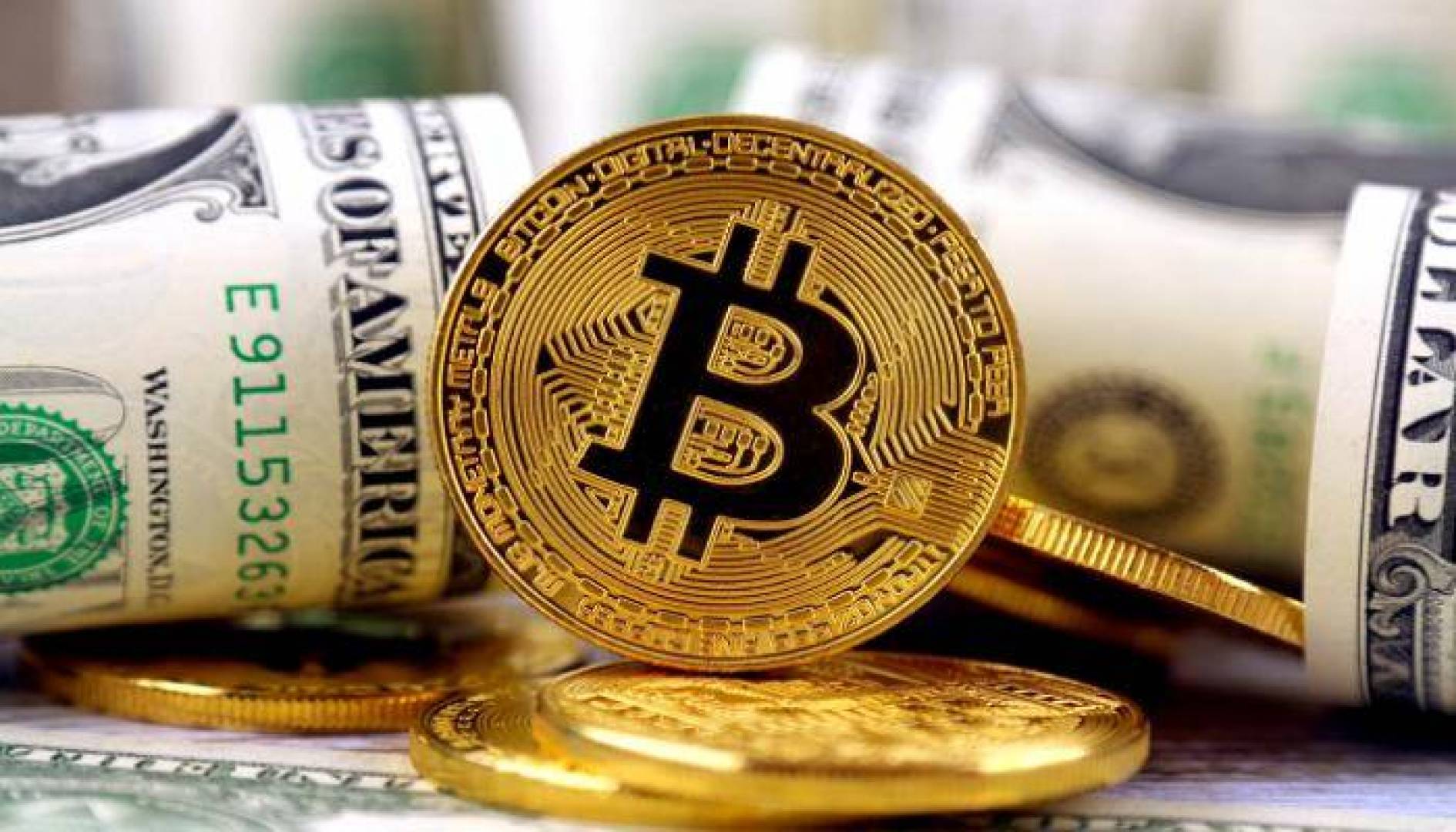 ارتفاع قياسي لعملة البكوين مقابل الدولار خلال عطلة نهاية الأسبوع