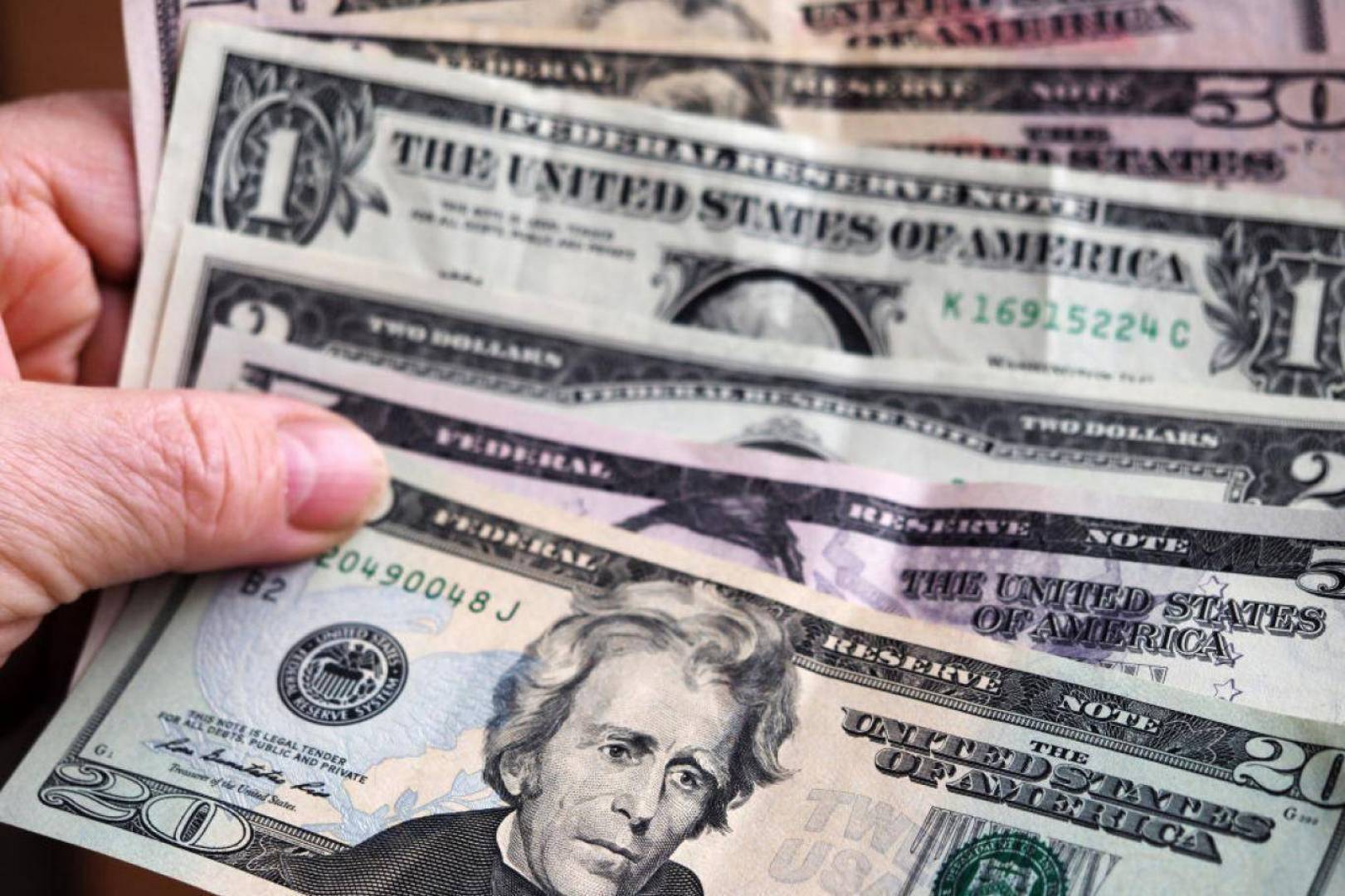 إليكم الأن سعر الدولار في لبنان اليوم الاثنين 15-02-2021 ارتفاع سعر الدولار مقابل الليرة اللبنانية 