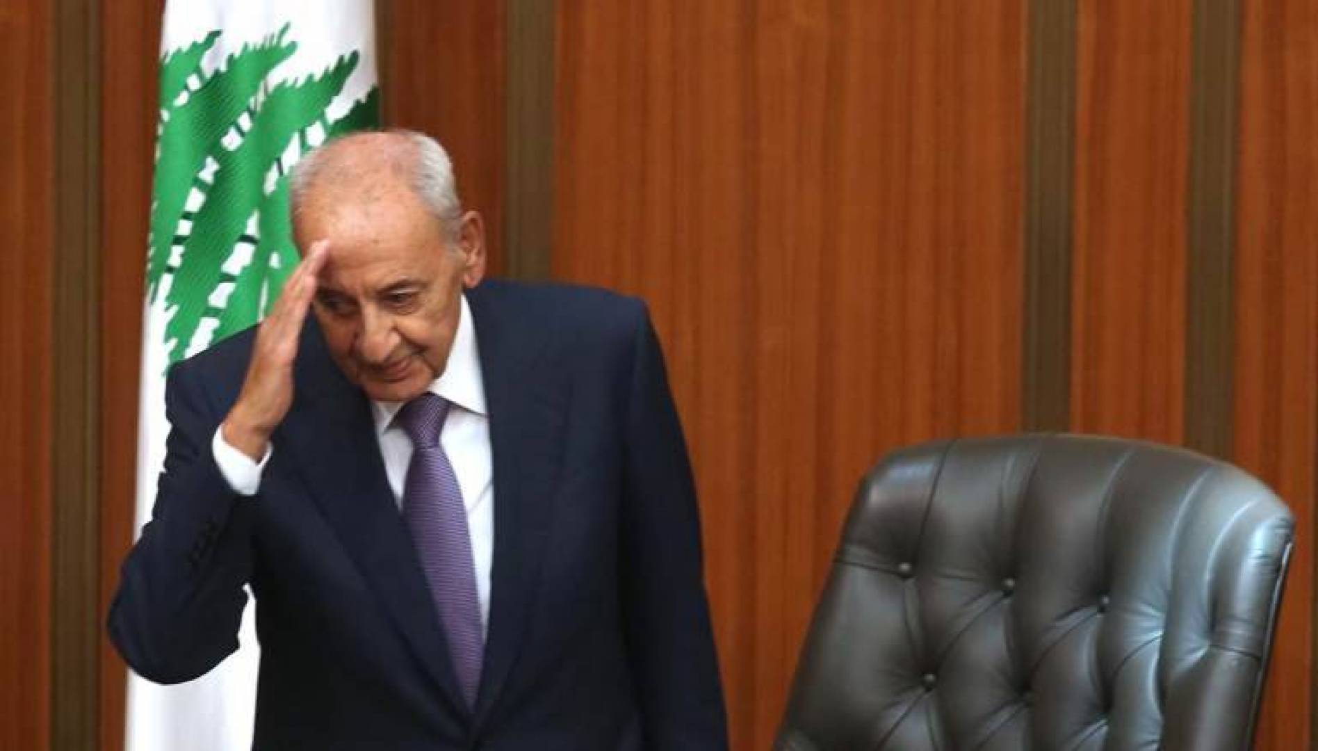 رئيس مجلس النواب نبيه بري يدعو الرئيس الفرنسي إيمانويل ماكرون لإنقاذ لبنان من المجهول