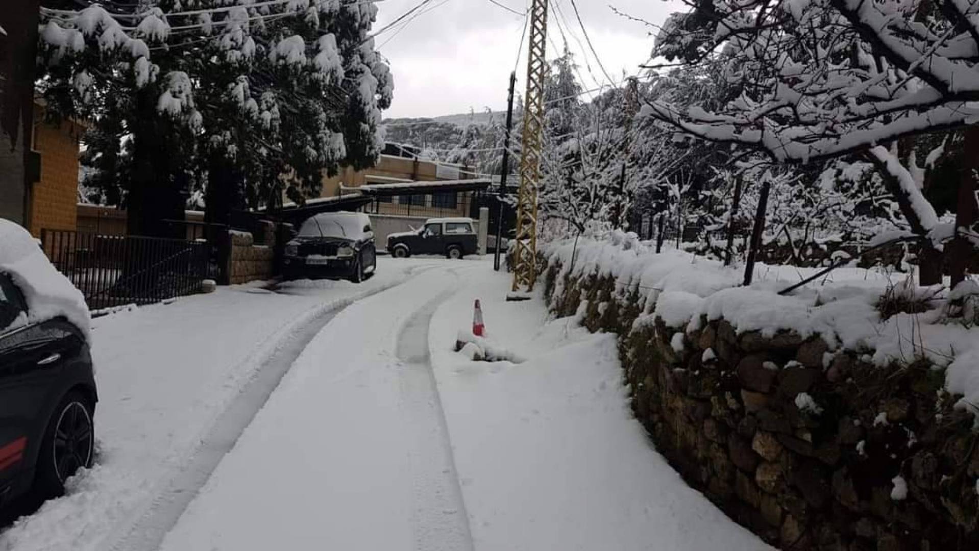 الأحوال الجوية تتسبب بقطع التيار الكهربائي عن معظم مناطق لبنان