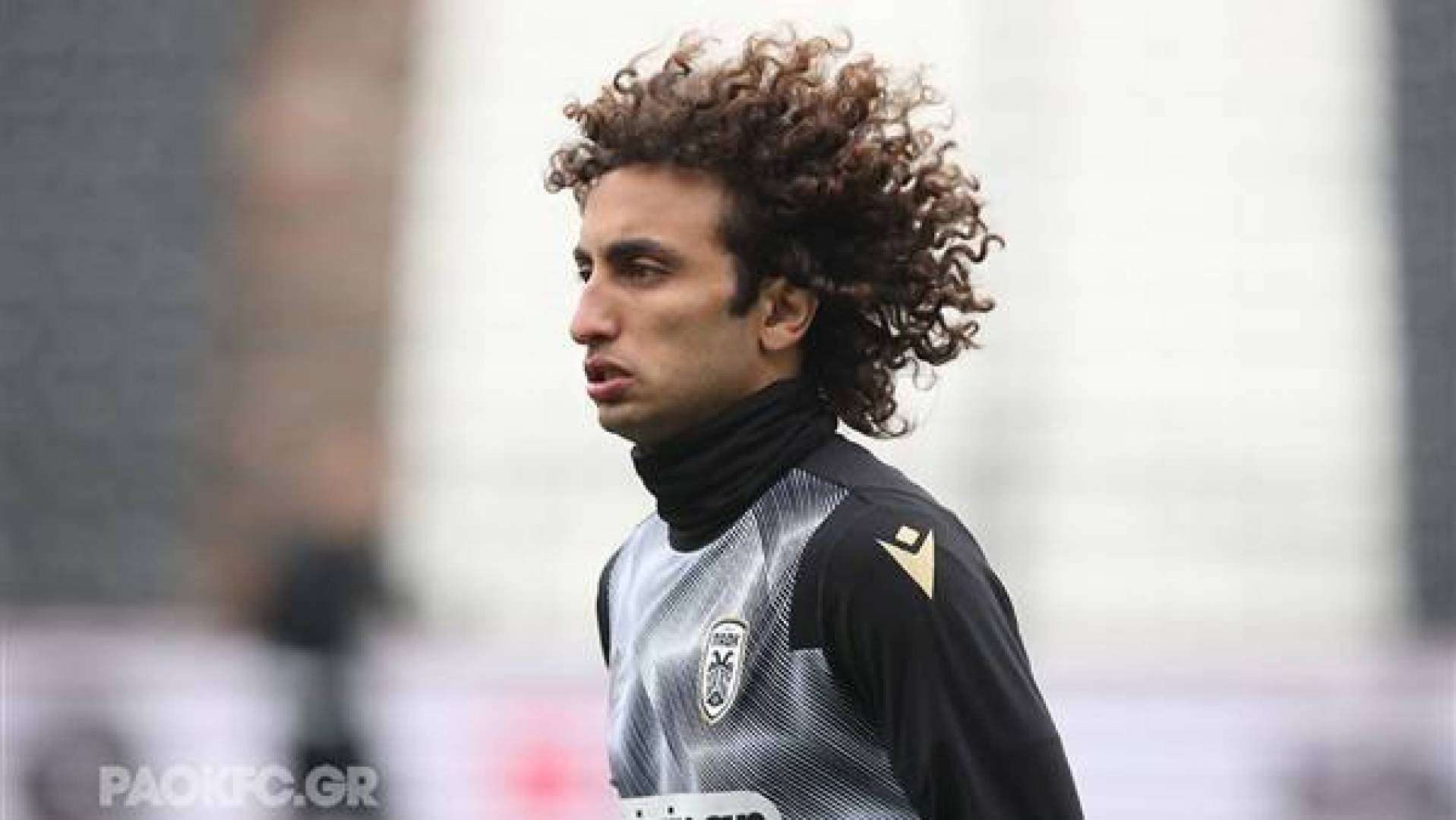 النجم المصري عمرو وردة ينجو من حادث أليم بسيارته 