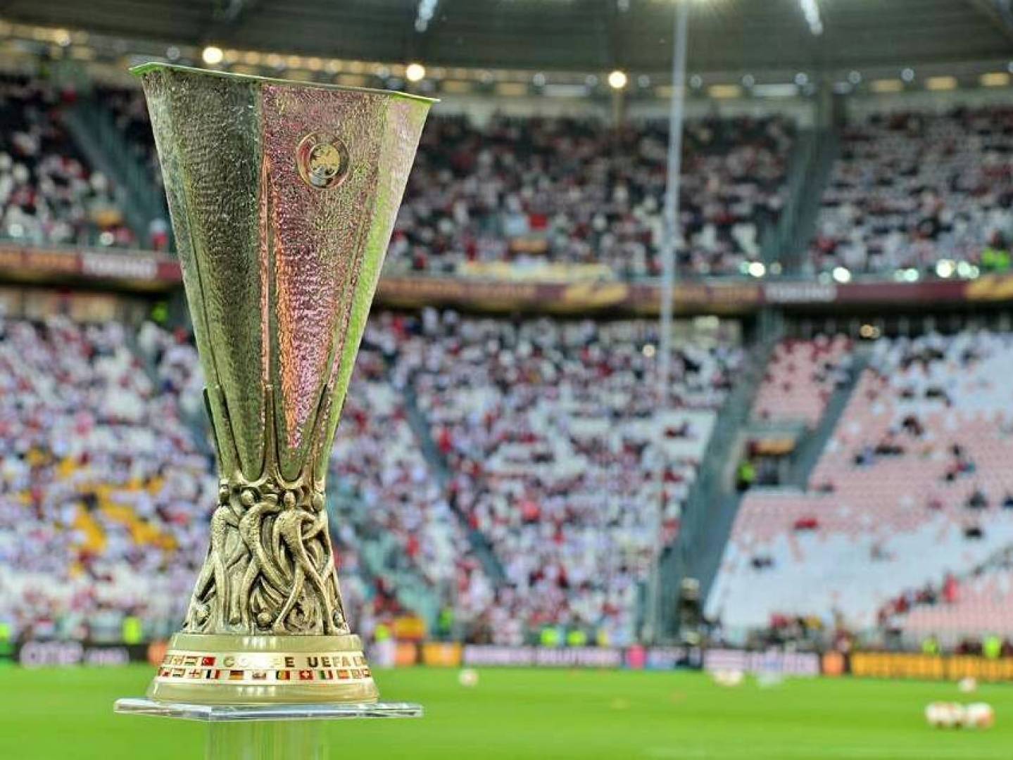 قرعة ثمن نهائي الدوري الأوروبي يسفر عن مواجهات نارية