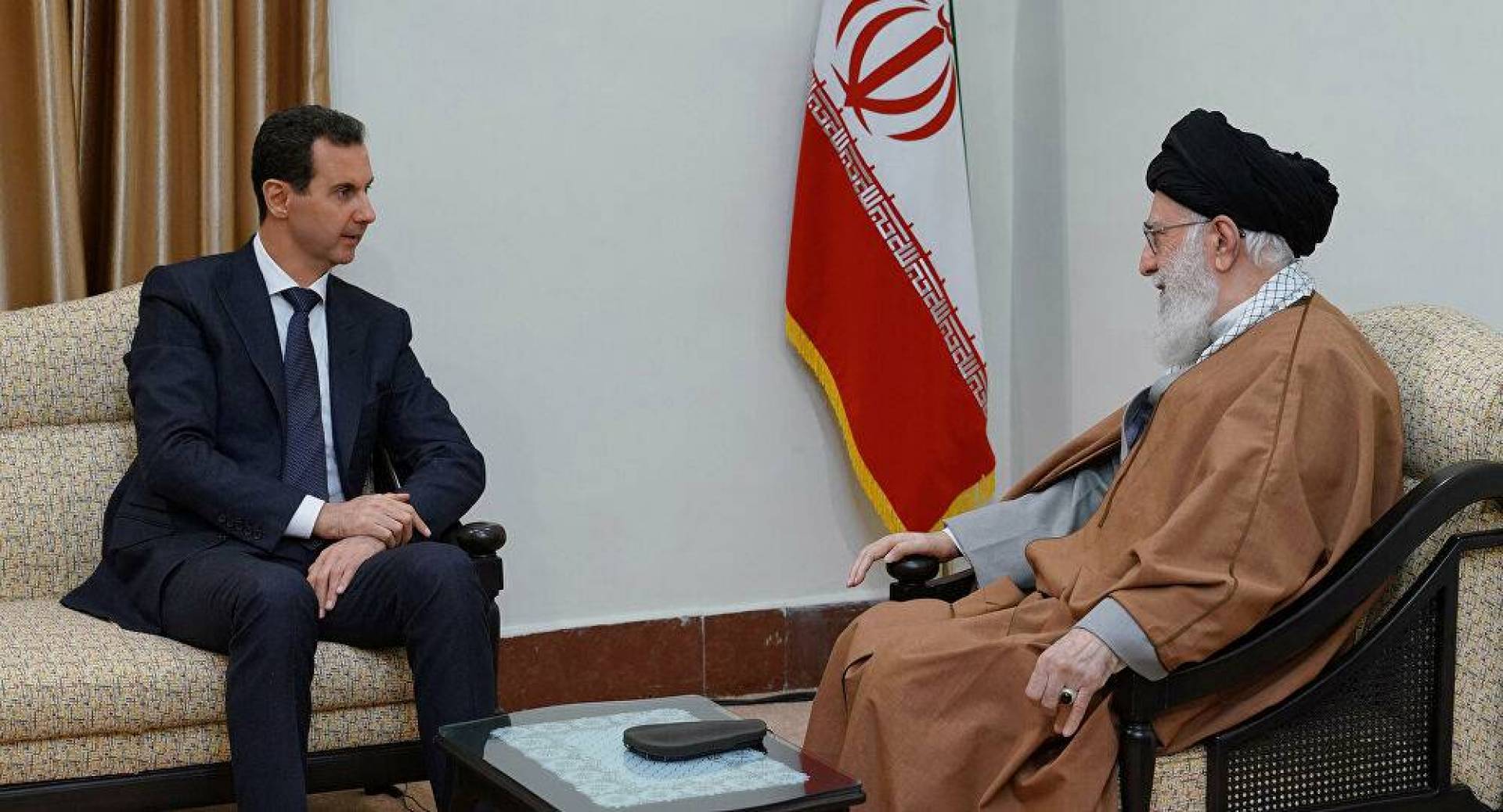 الإمام علي الخامنئي يعرب عن تمنياته بالشفاء العاجل للرئيس بشار الأسد
