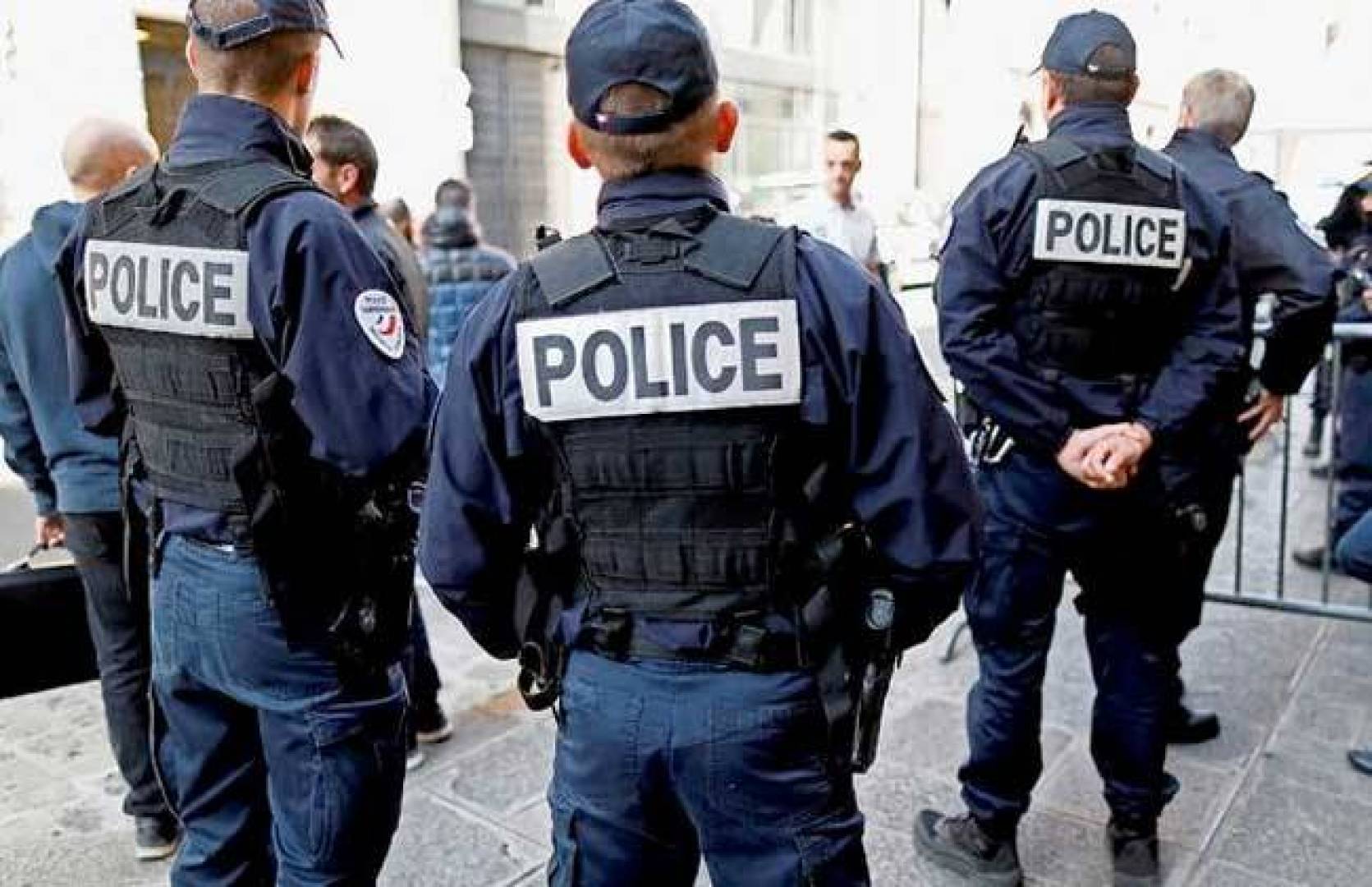 الشرطه الفرنسية تحيل شابين إلى القضاء للاشتباه بتنفيذهما أعمال ارهابية