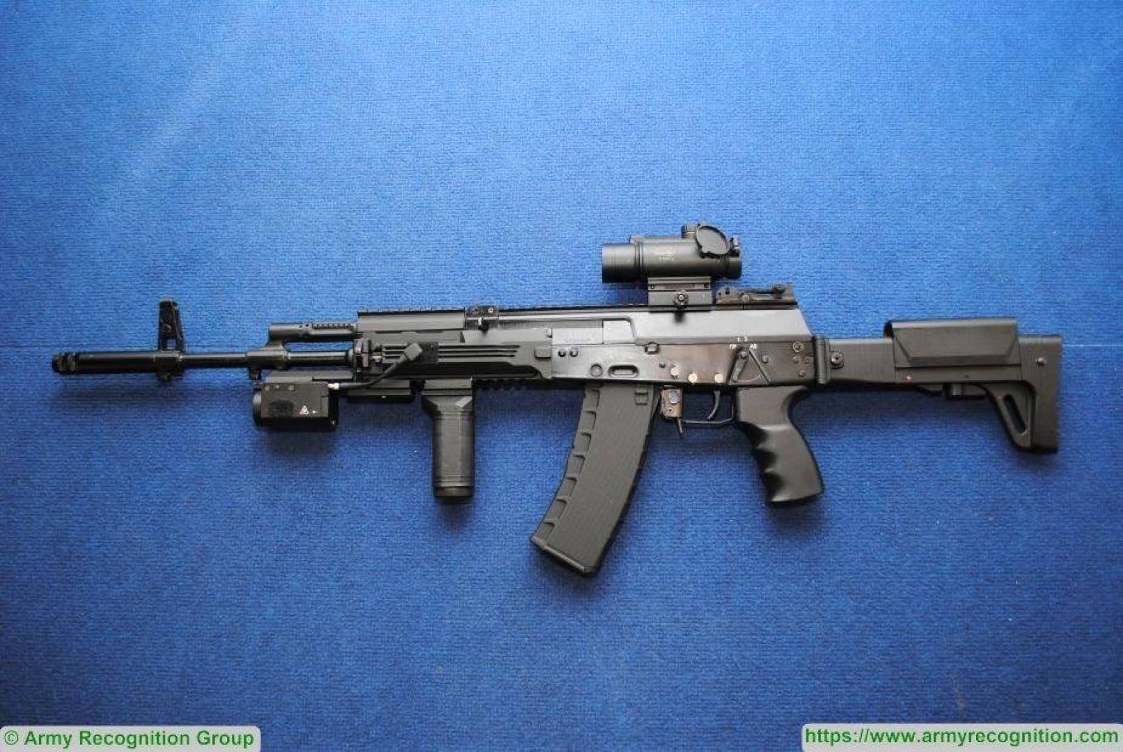 روسيا تعيد تسليح قوات المنطقة الشرقية ببنادق Ak-12 القتالية خلال العام الجاري