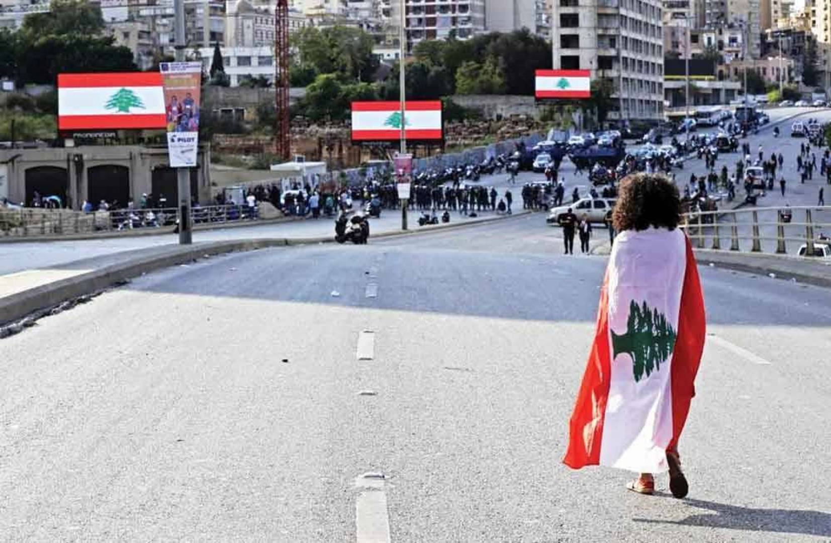 الجيش اللبناني يباشر بفتح الطرقات المغلقة في لبنان