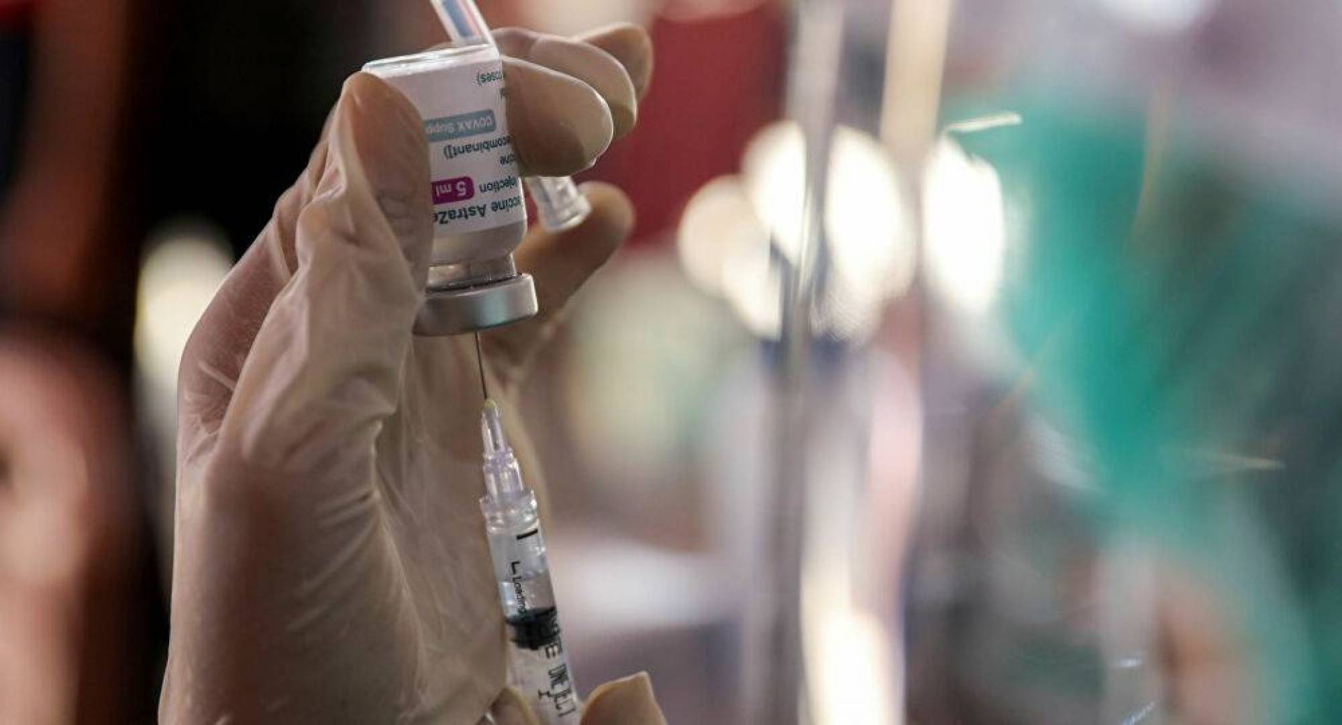 خبراء نرويجيين يطالبون بوقف استخدام لقاح أسترازينيكا المضاد لفيروس كورونا إلى الأبد 