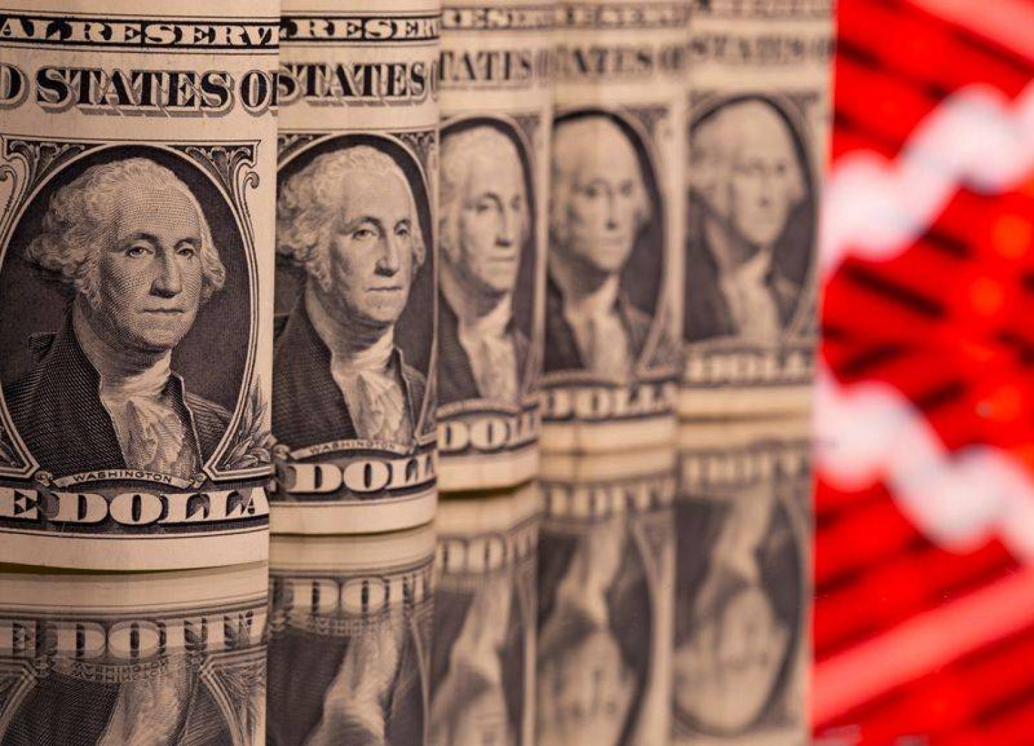 انخفاض الدولار واستقرار البتكوين وارتفاع اليورو وفق معطيات اليوم