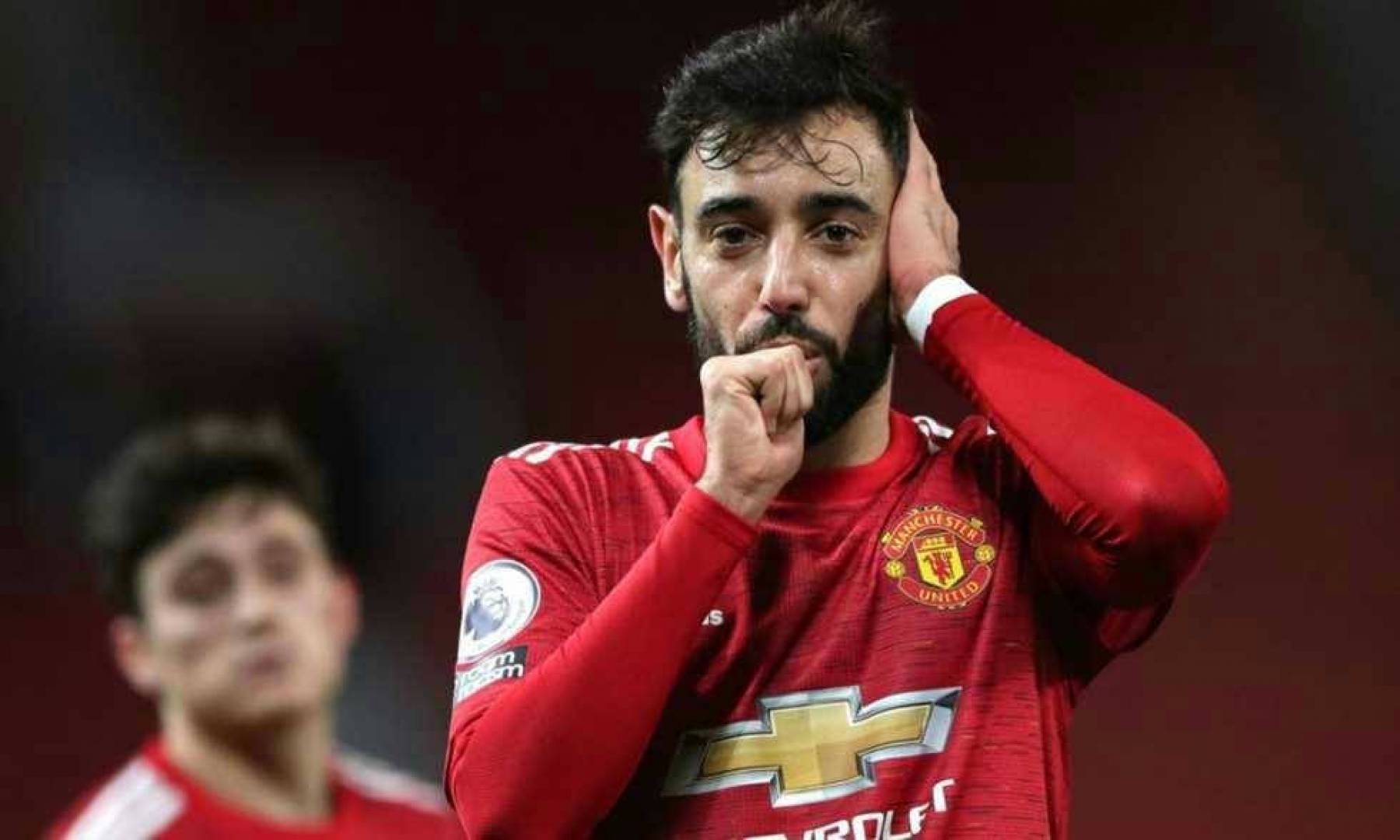 مانشستر يونايتد يتغزل بنجمه فرنانديز بكلمات روبي