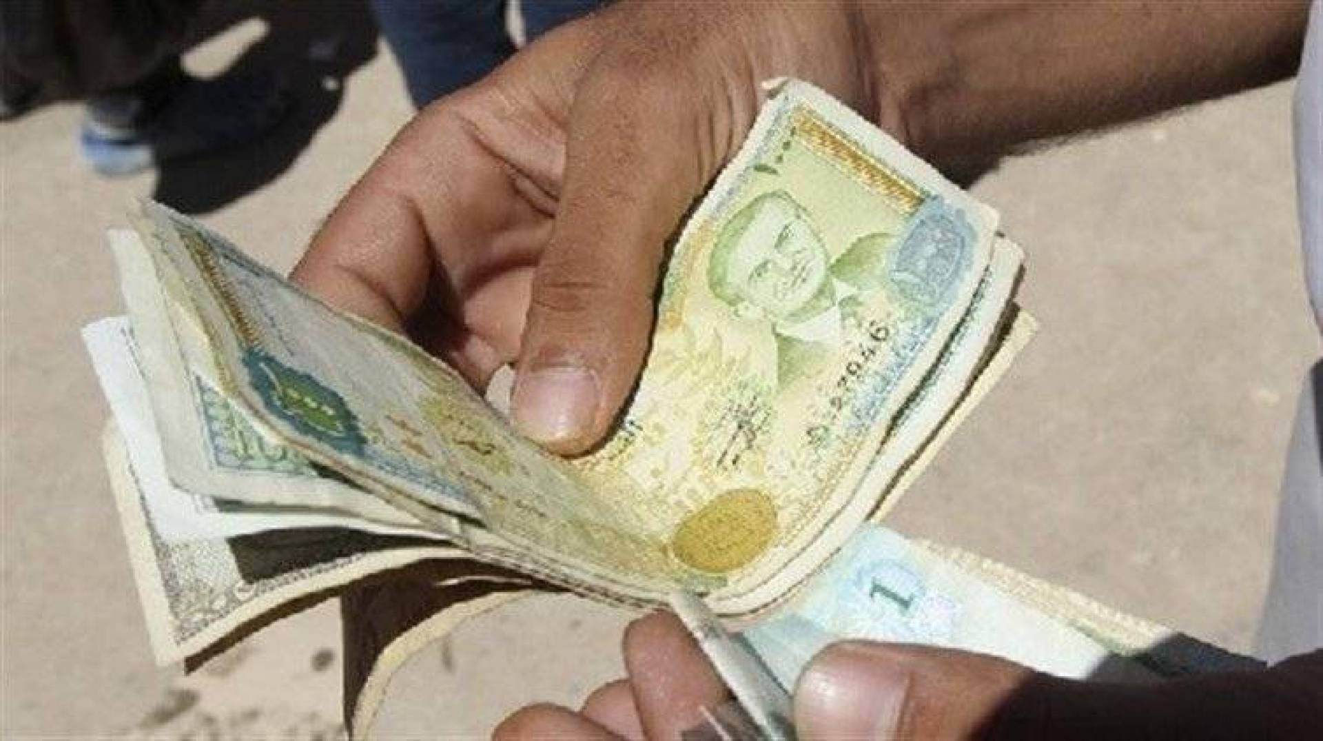 انخفاض سعر صرف الدولار في سوريا اليوم 20 نيسان في السوق السوداء