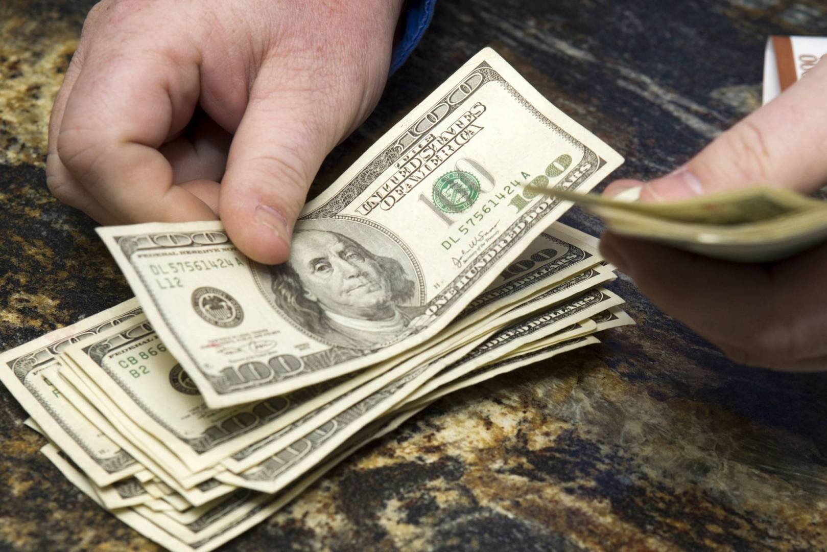 تراجع سعر صرف الدولار في لبنان اليوم 06 نيسان