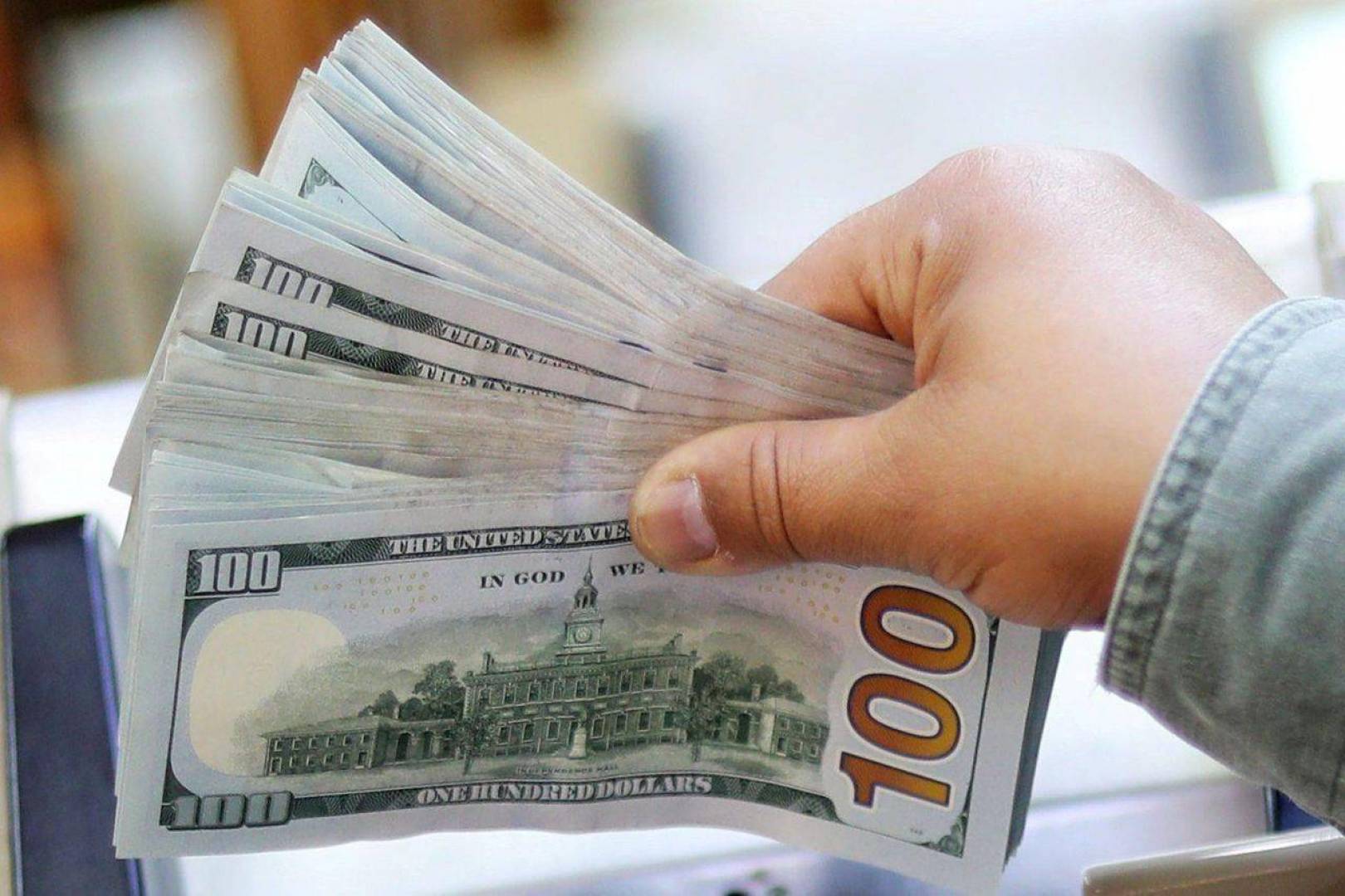 ارتفاع جديد سجله سعر الدولار في ليبيا اليوم 12 نيسان