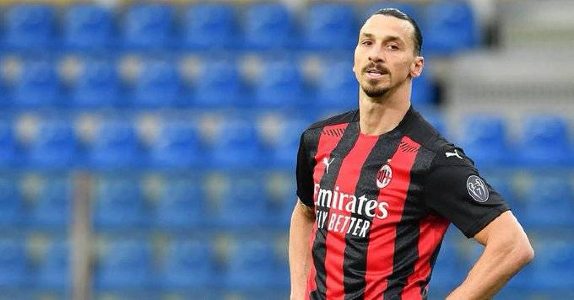 نادي ميلان يجدد عقد نجمه السويدي ابراهيموفيتش موسما جديدا