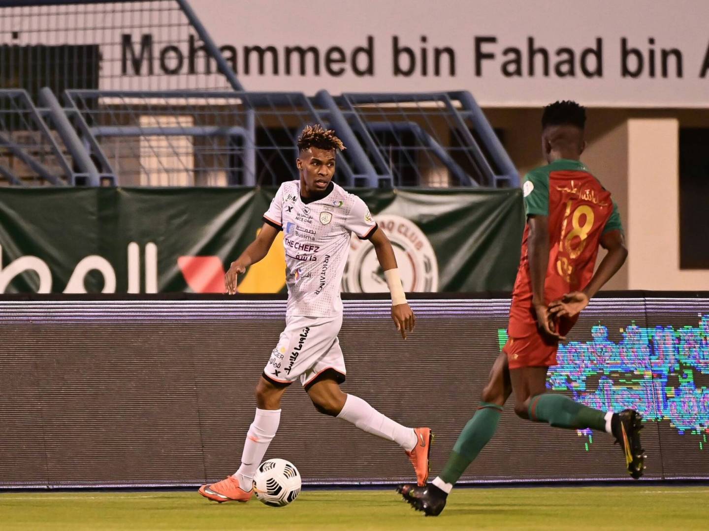 الاتفاق يحقق فوز ثمين وصعب على الشباب في الدوري السعودي للمحترفين  .. فيديو 