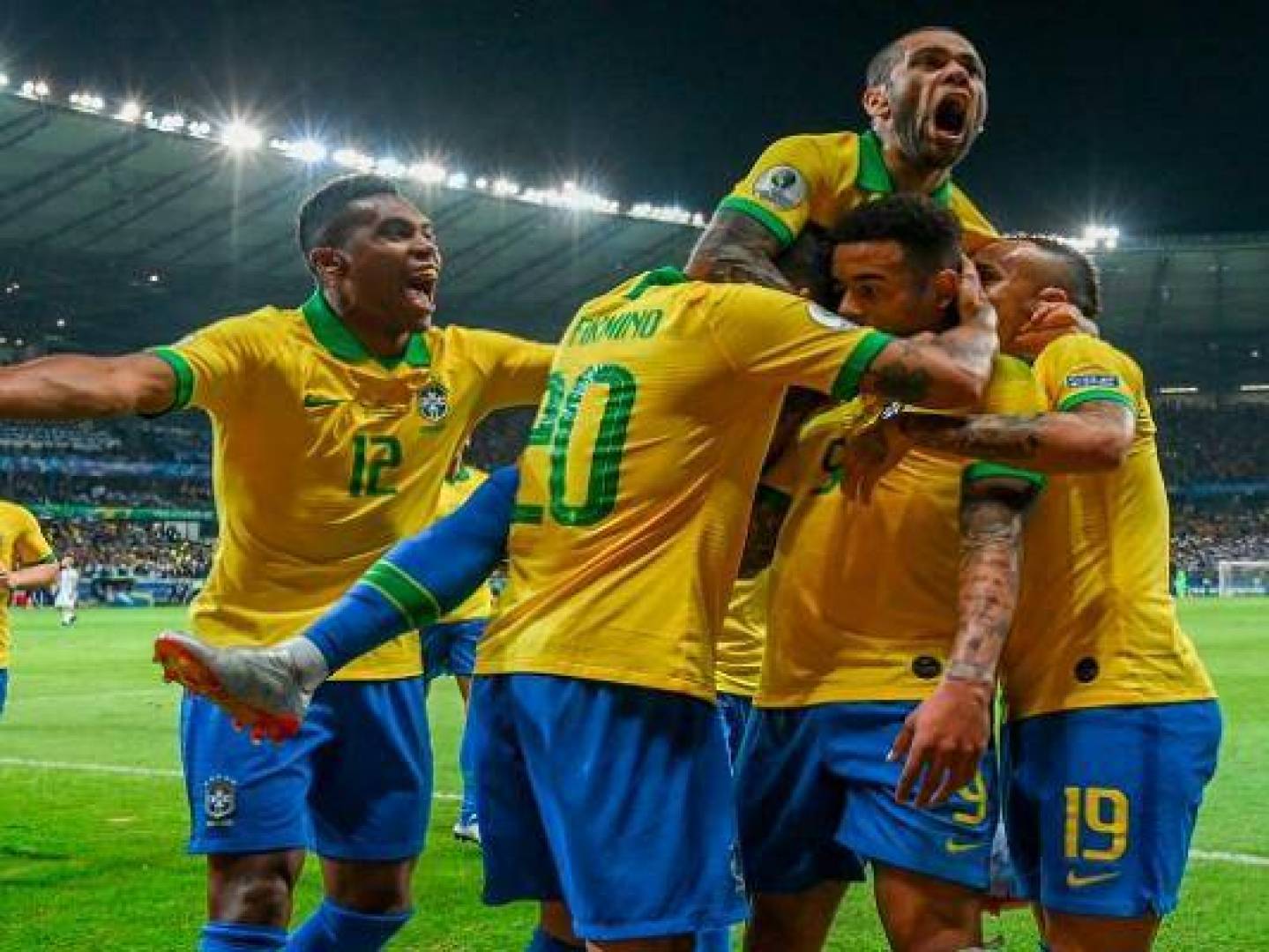 تيتا يعلن قائمة البرازيل لمواجهة البارجواي والإكوادور في تصفيات كأس العالم 