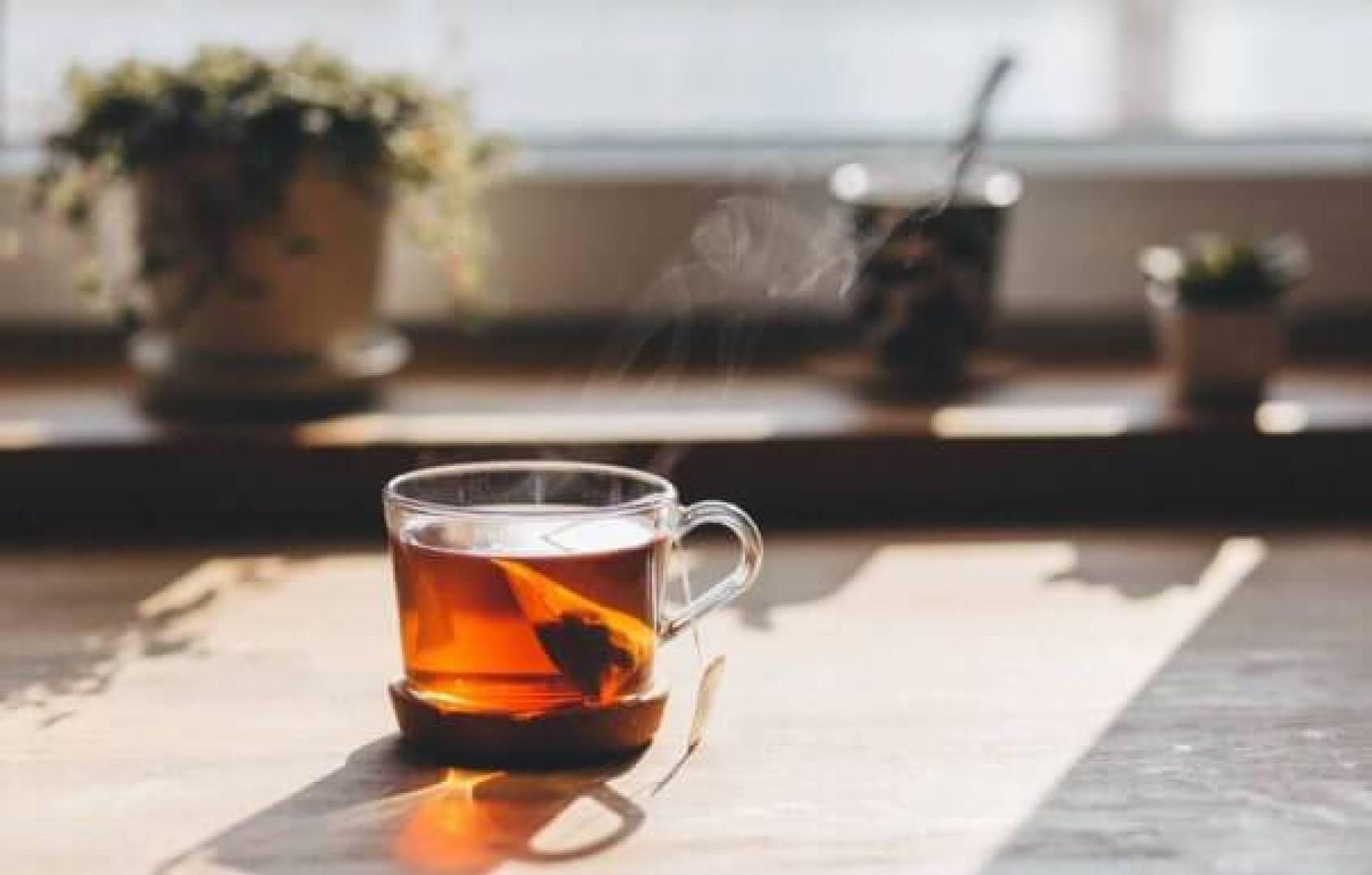 علماء يكشفون عن أسوأ وقت لتناول الشاي بالنسبة لكبار السن