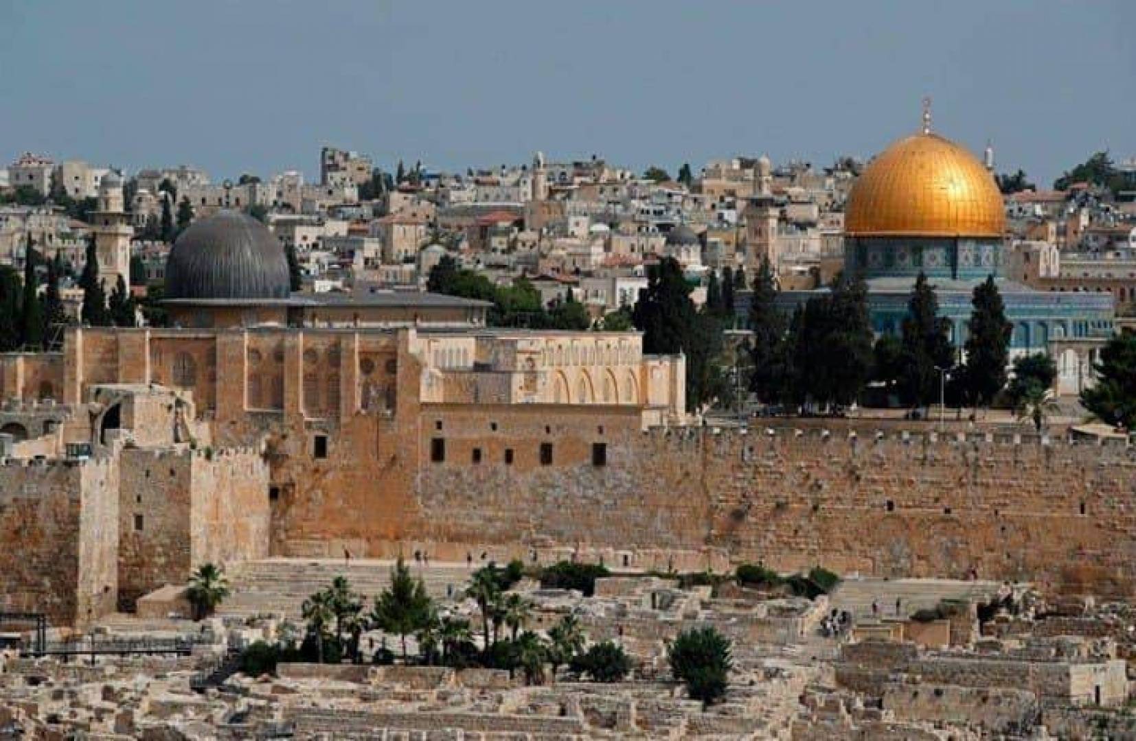  قوات الأمن الاسرائيلي تعتدي على المصلين القادمين للمسجد الاقصى قرب باب المجلس