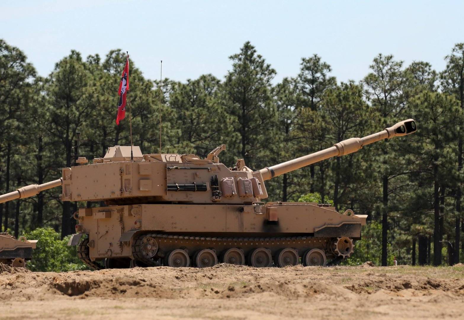 الحرس الوطني الأمريكي يتلقى مدافع هاوتزر جديدة من طرازM109A7 Paladin