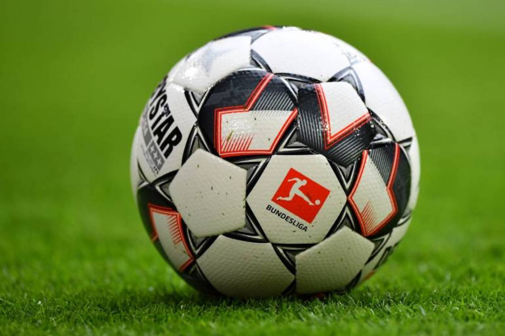 موعد مباريات اليوم في الملاعب العربية والقنوات الناقلة 