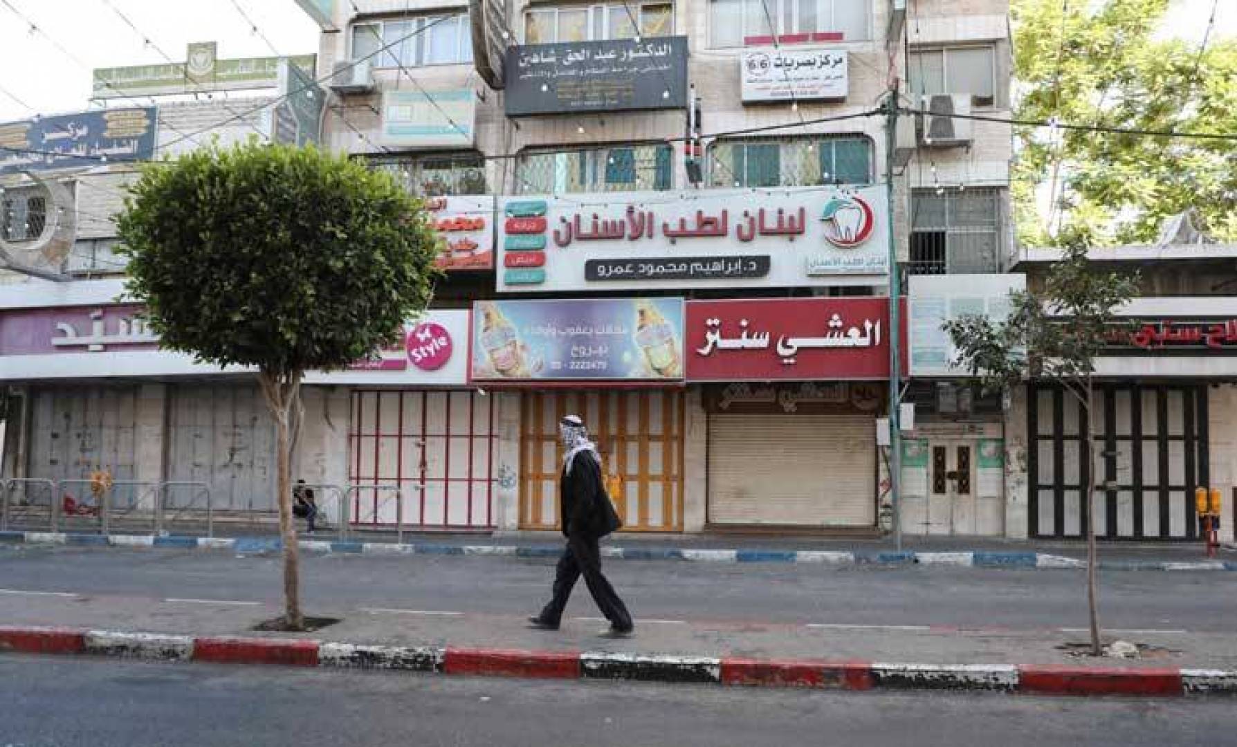اضراب شامل في المناطق الفلسطينية احتجاجا على العدوان الاسرائيلي