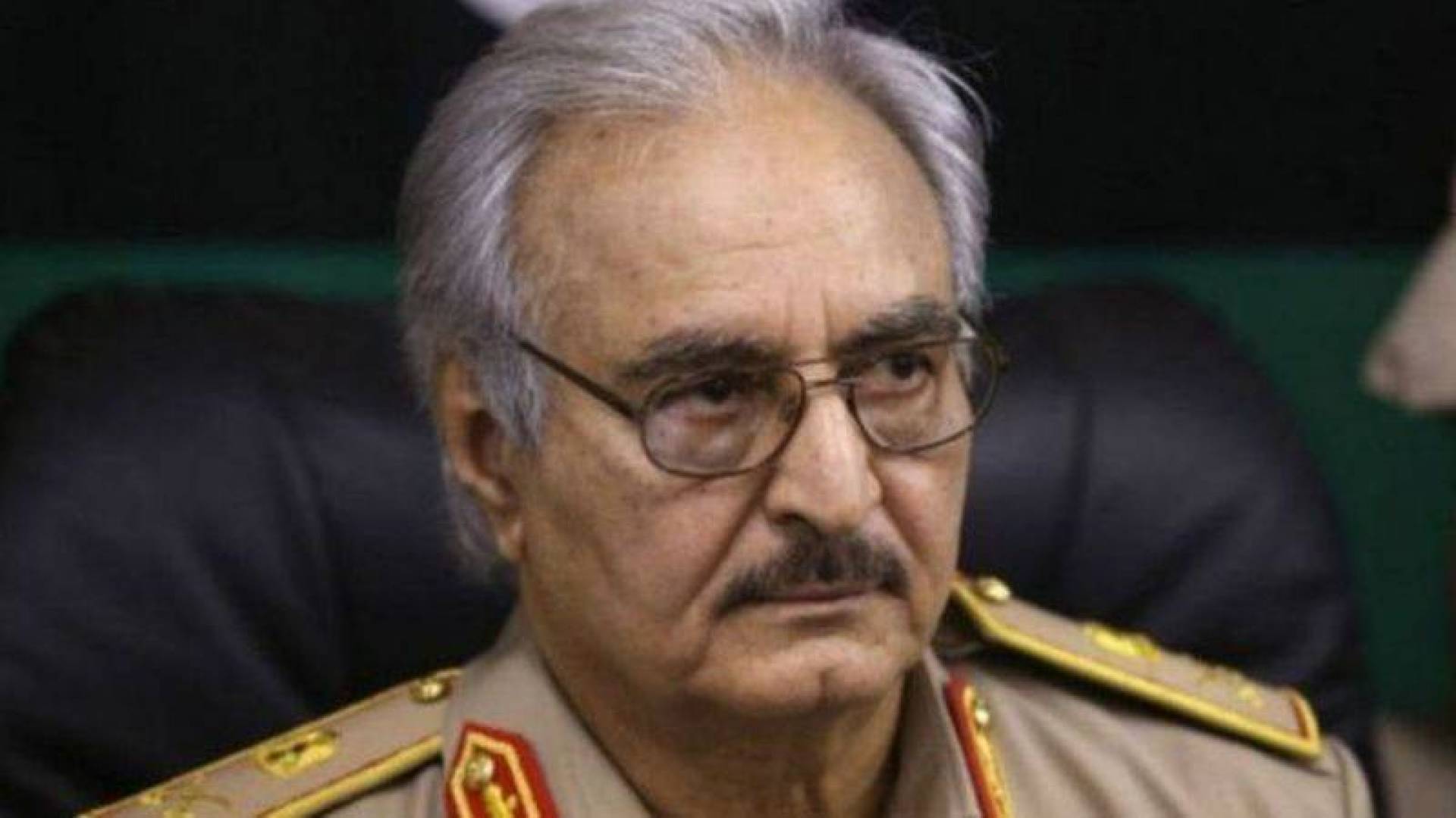حفتر يهدد بالحرب مجدداً لفرض السلام إذا تم عرقلة الاتفاق الليبي