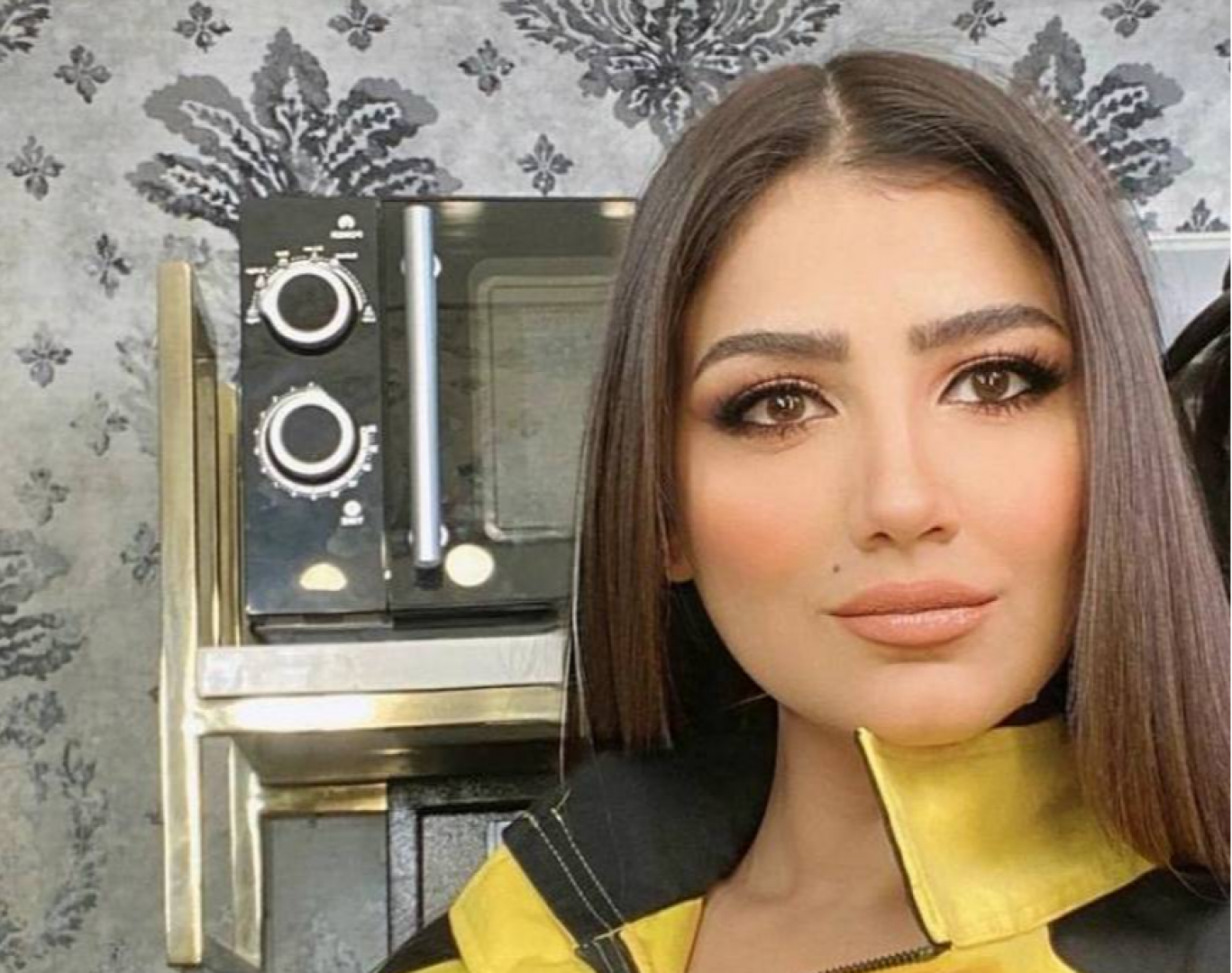 مي عمر تعلق على قرار وقف التعامل مع زوجها محمد سامي