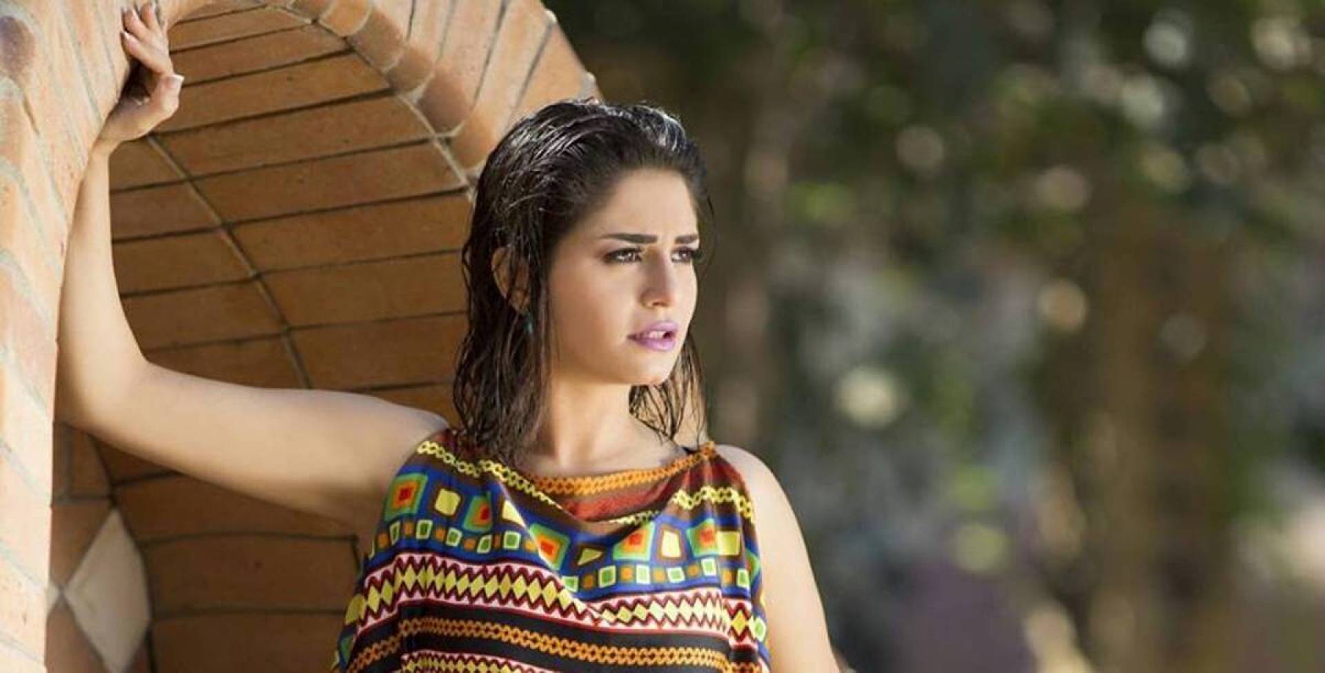منة فضالي تطل بـ المايوه بعد حصولها على الإقامة الذهبية في الإمارات